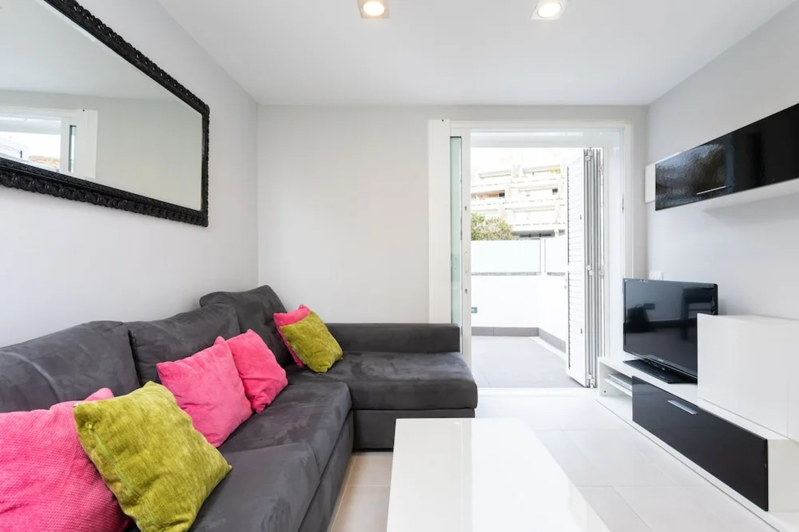 HomeLike Stunning Sea Front House El Poris