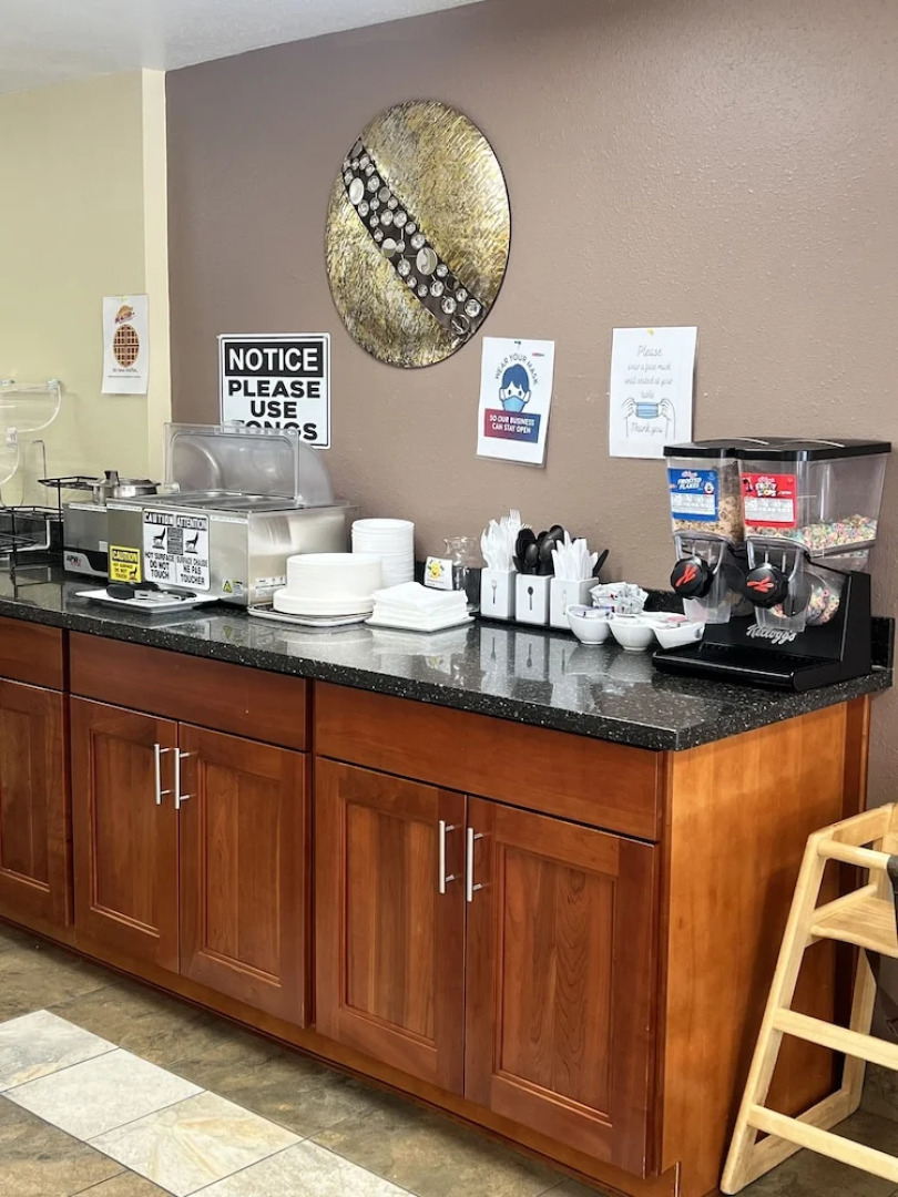 GuestHouse Inn & Suites Montesano