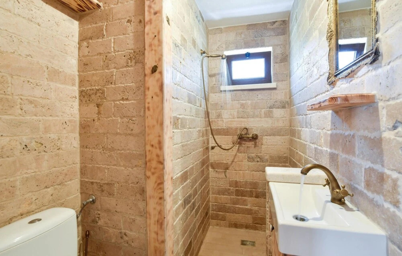 Awesome Home in Seget Gornji With Sauna, Wifi and 8 Bedrooms