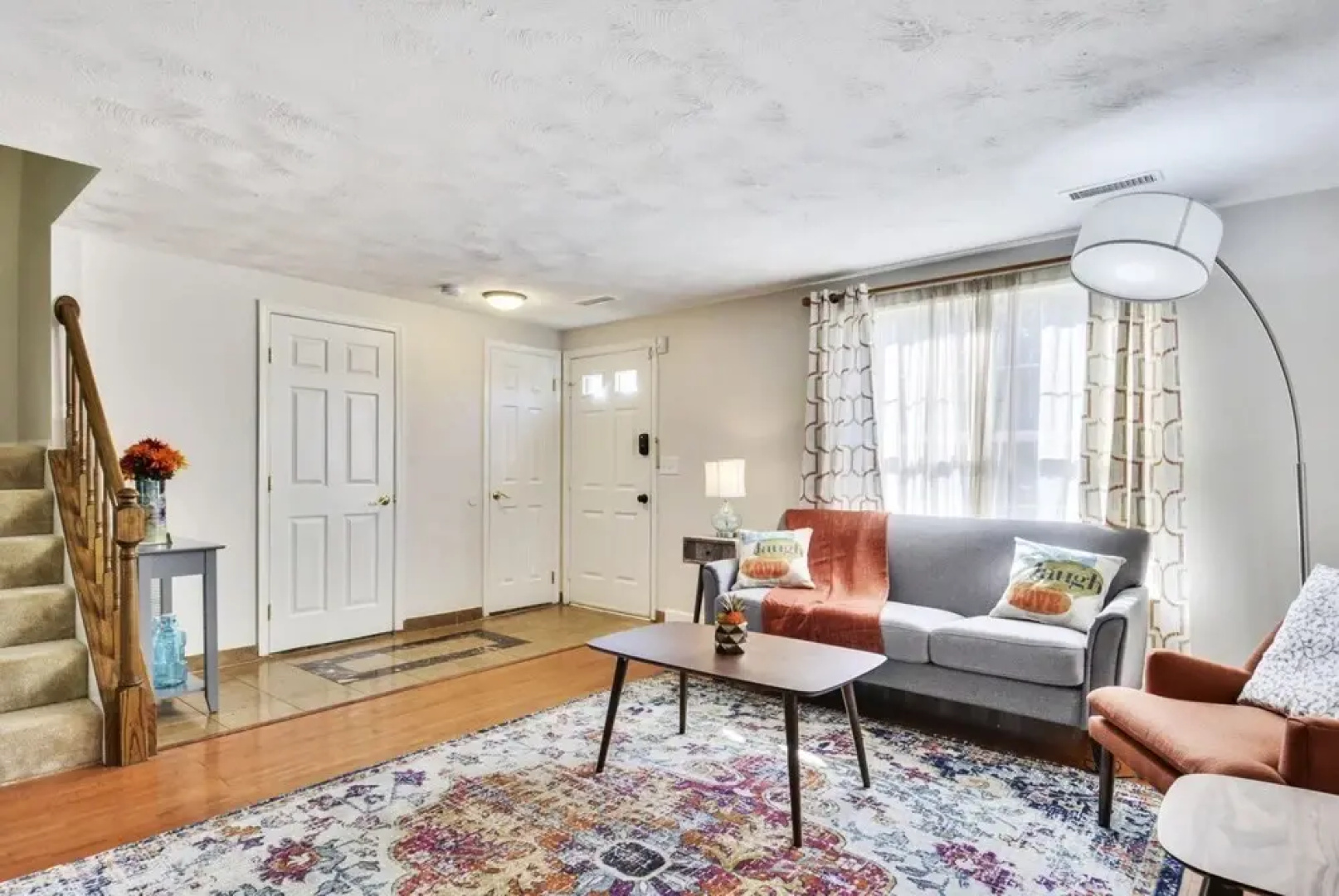 Top Rated Townhome - Our Reviews say it All. Large Discount During Pandemic. Self Checkin, Pet Friendly! Super-host Support