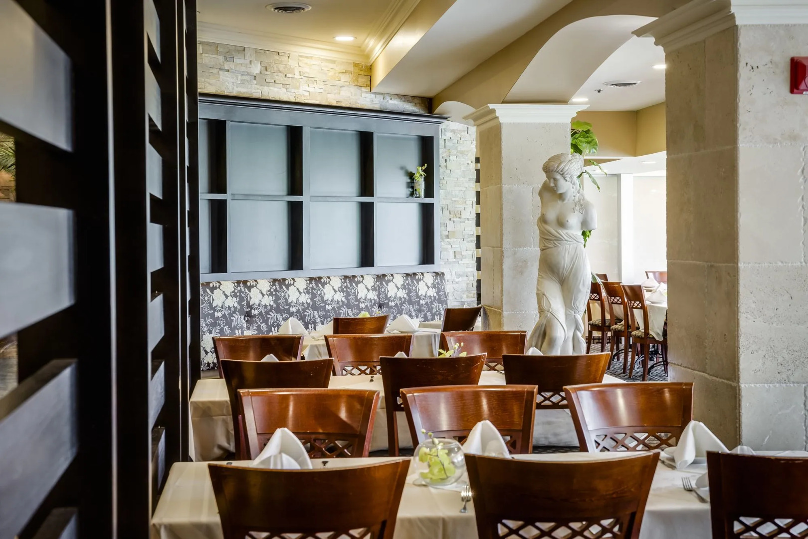 Monte Carlo Inn Vaughan Suites