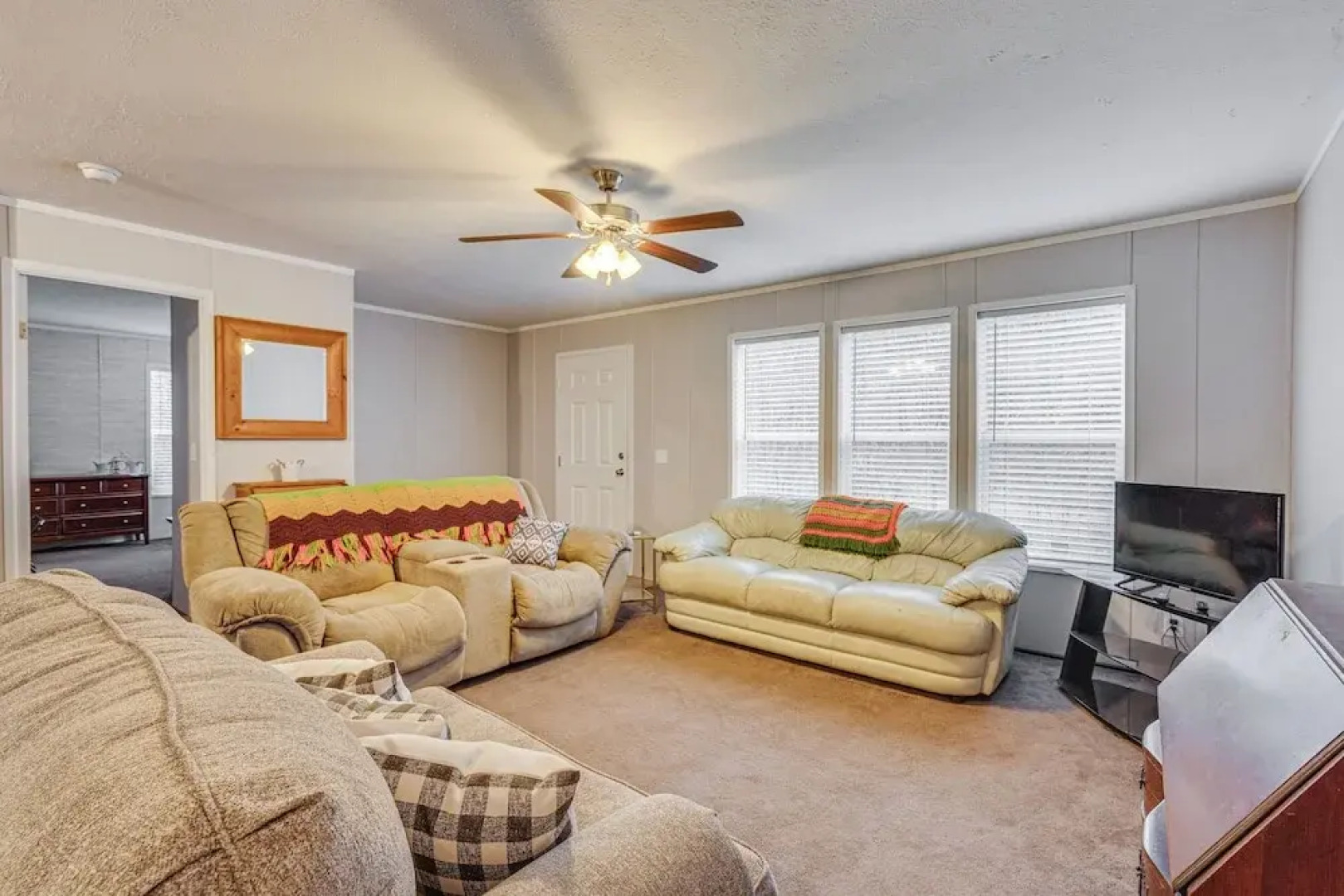 Pet-friendly Home ~ 10 Mi to Hocking Hills!