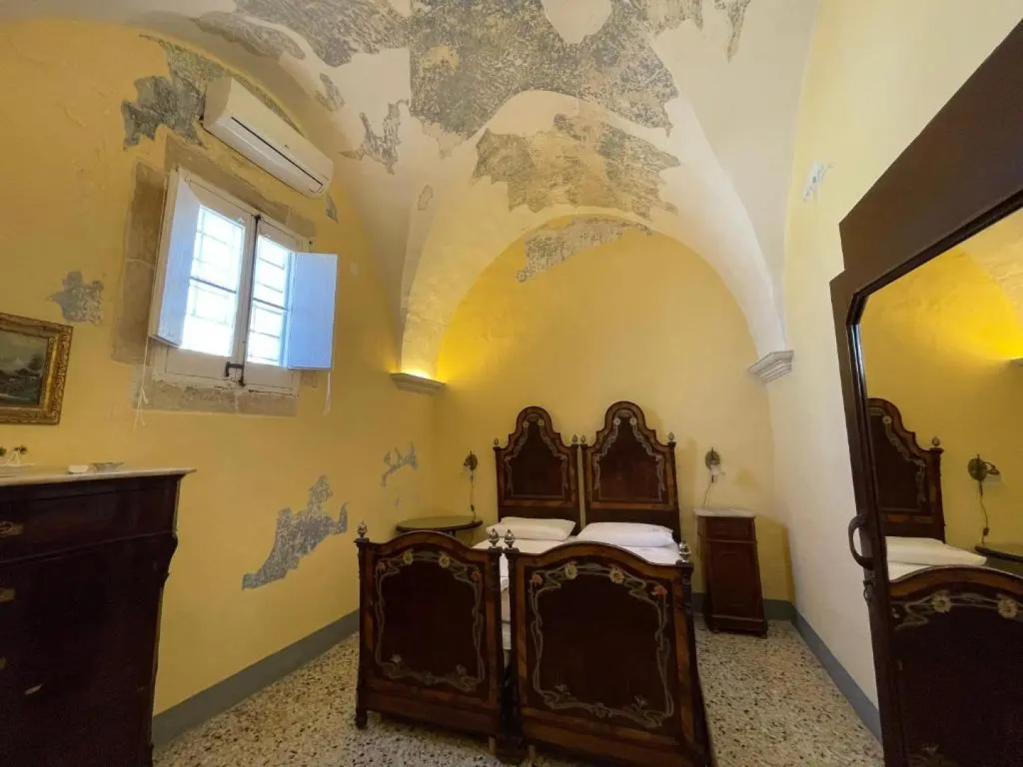 Palazzo de Carlo e il parco dei 7 pozzi