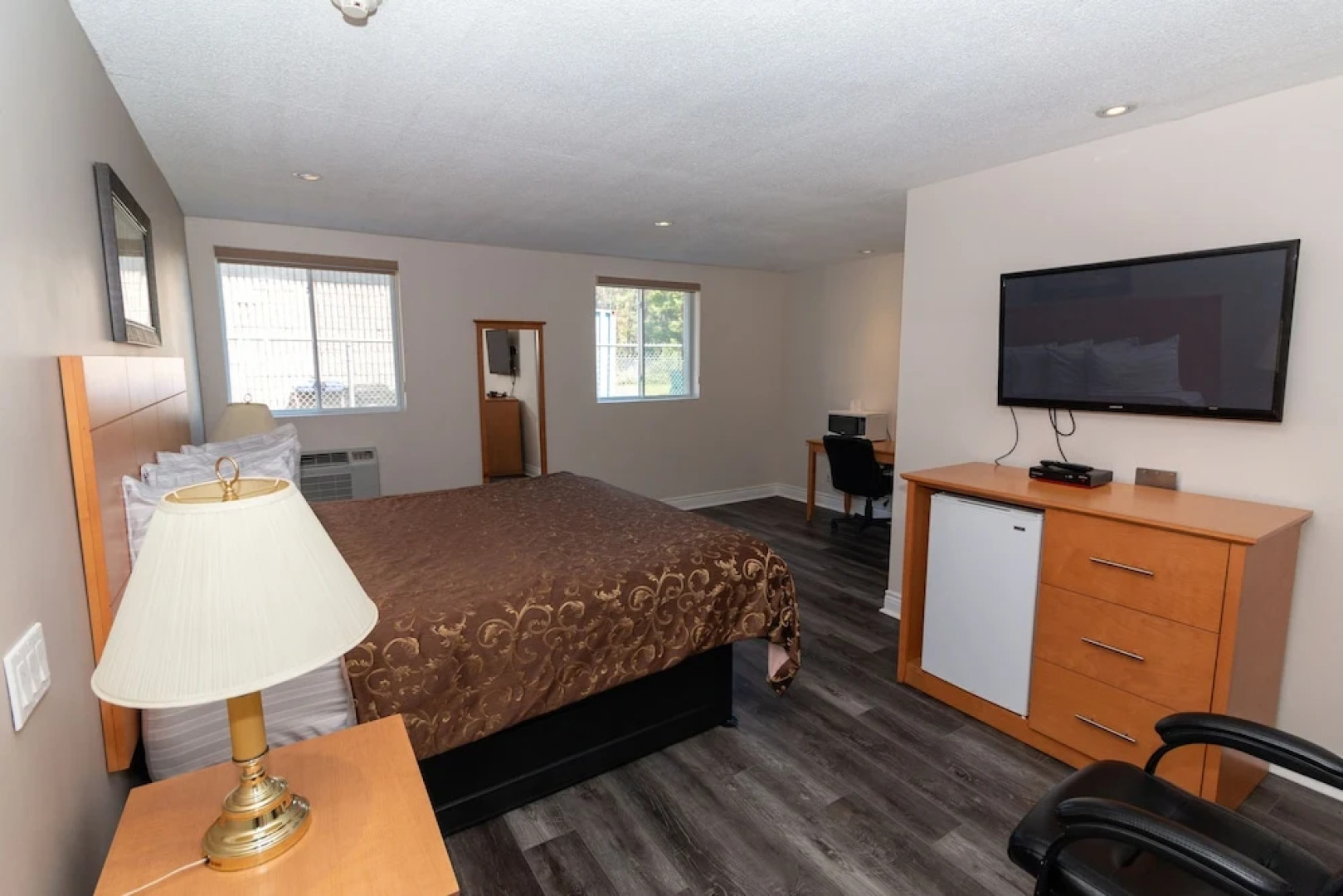 Borden Inn & Suites