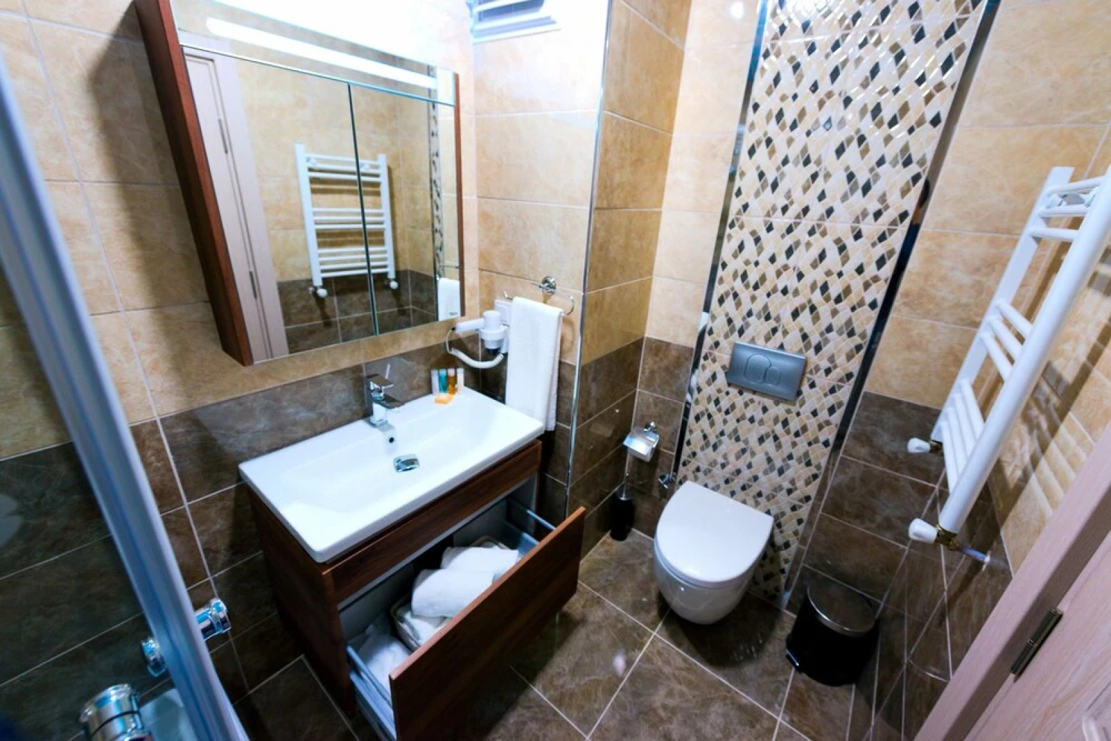 12 Rooms Boutique Hotel
