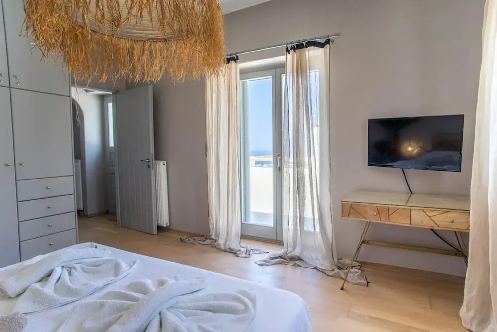 Luxury Villa Delphinus - Allparos Villas