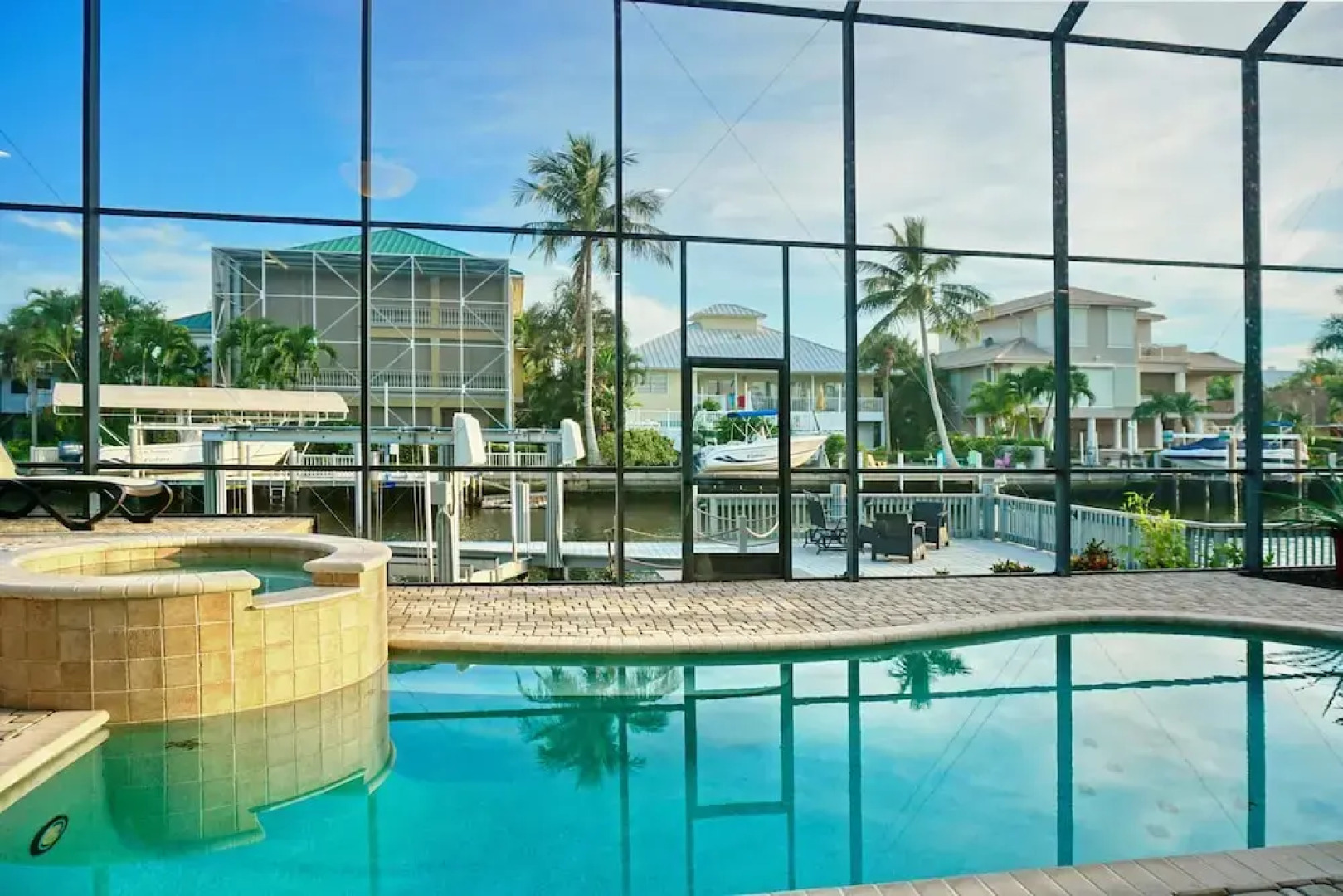 TW330 5 Bedroom Holiday Home by Marco Naples Vacation Homes