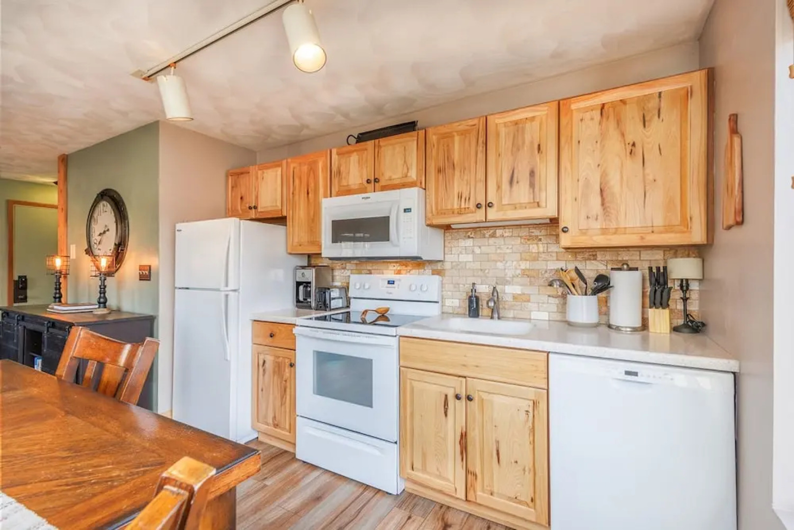 Swiss Mountain 1 Bedroom - Premier Unit with Patio by RedAwning