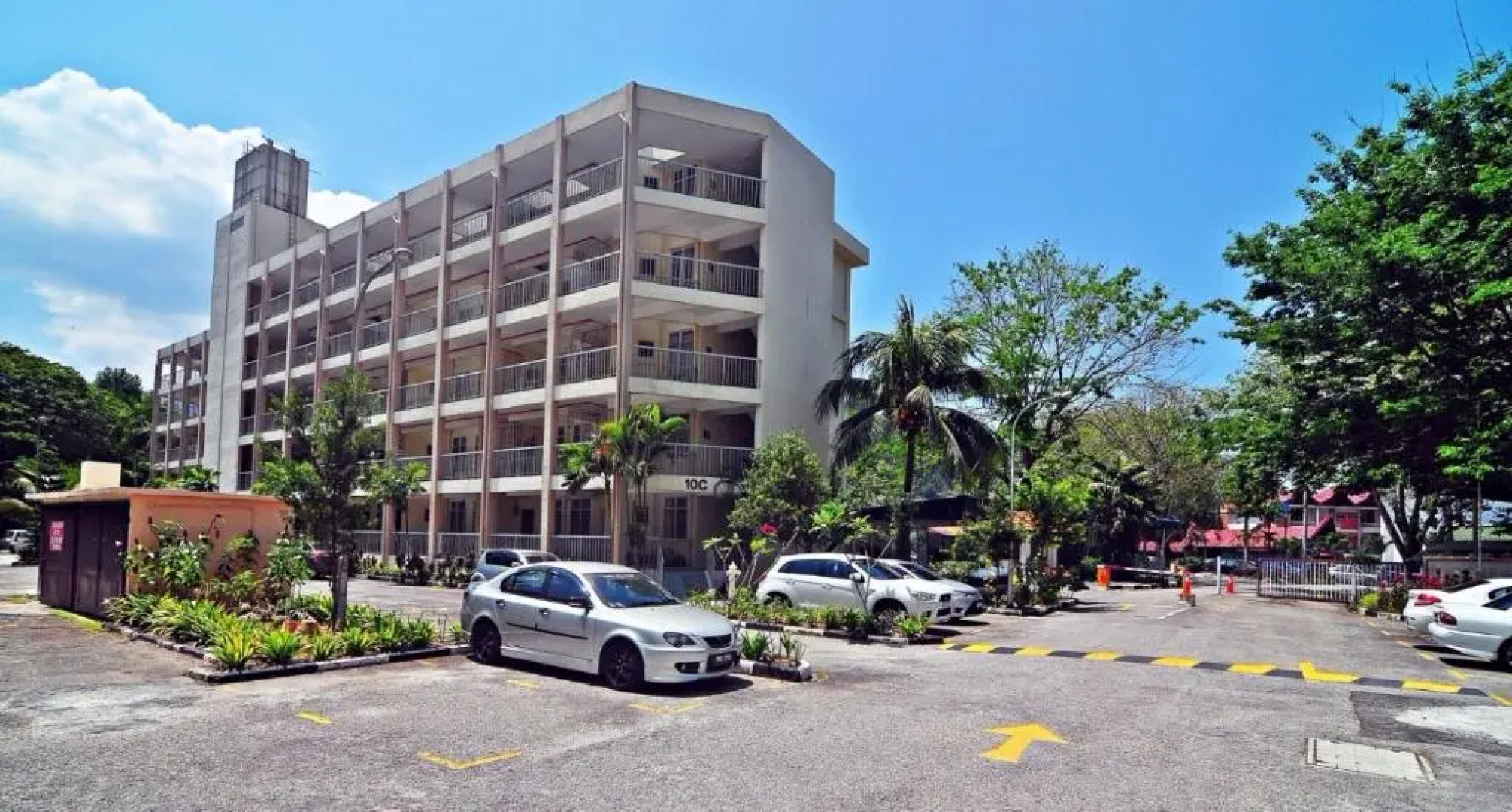 Bayu Emas Apartments