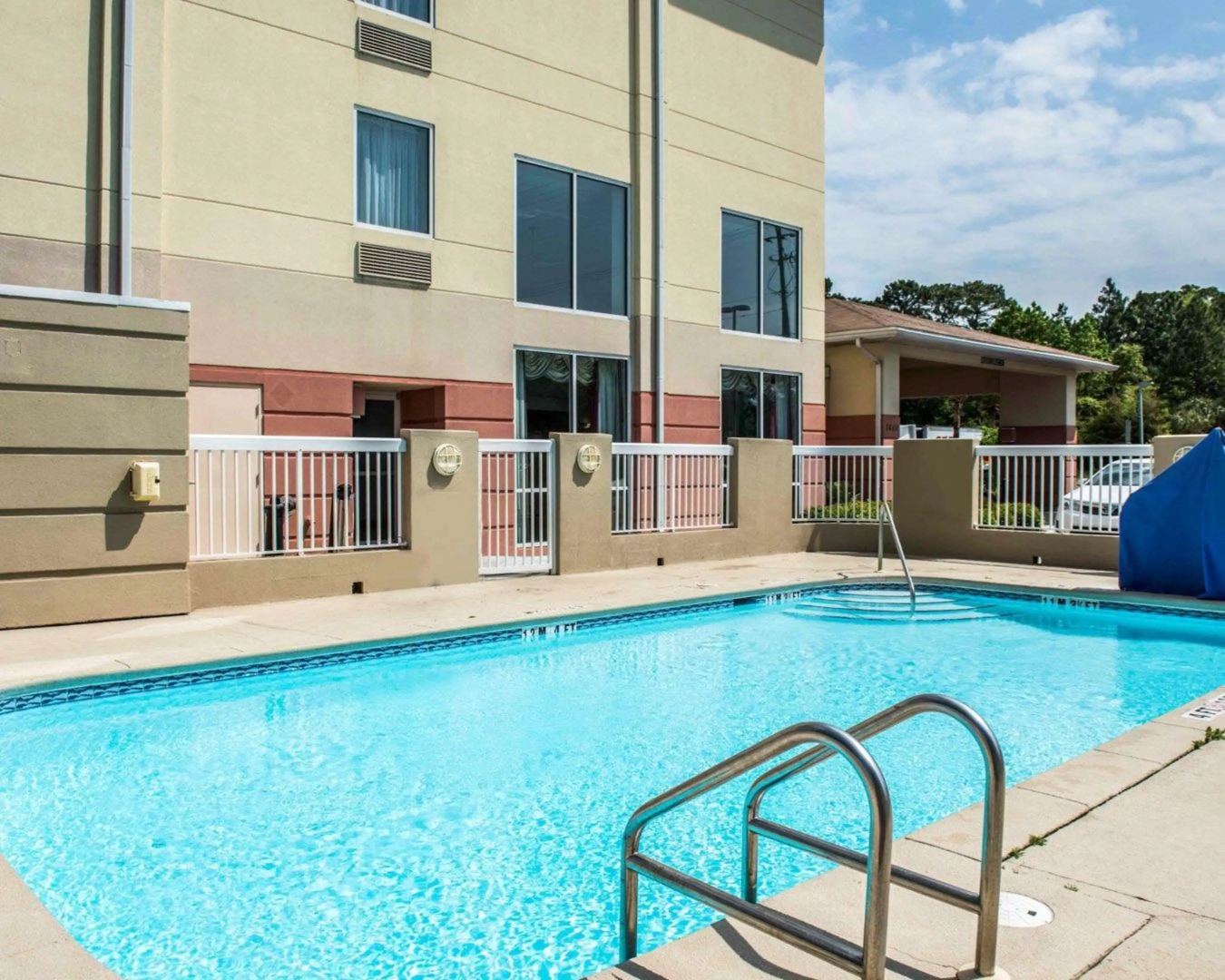 Comfort Inn & Suites