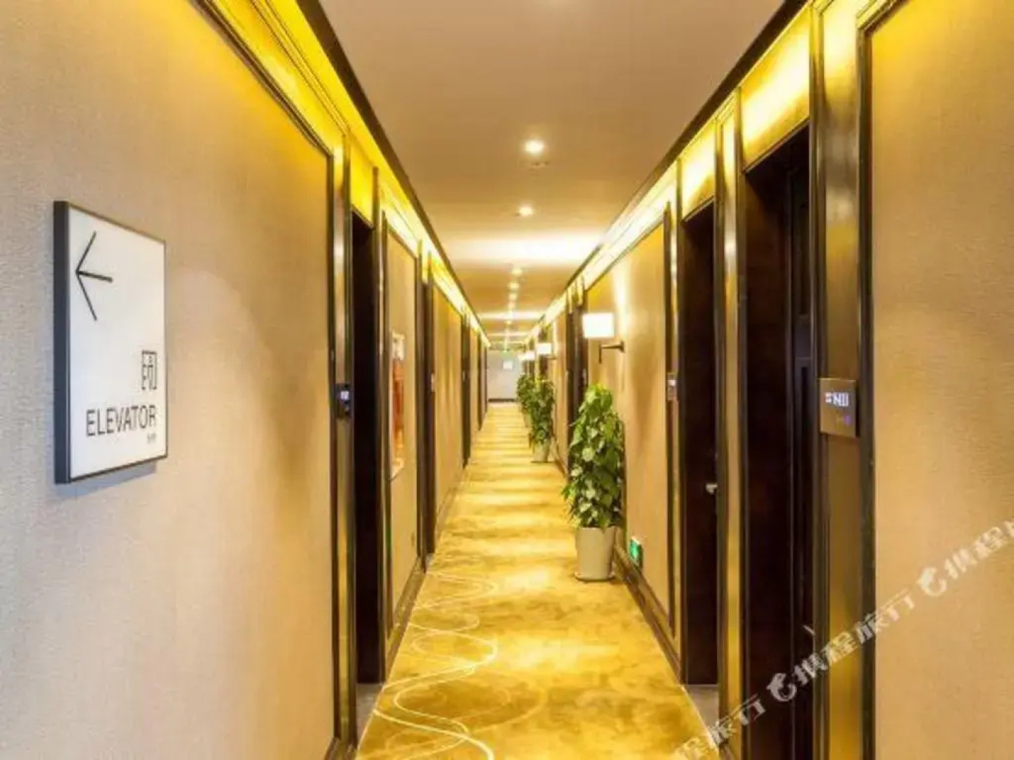 Xana Hotelle Chengdu Railway East Station West Square