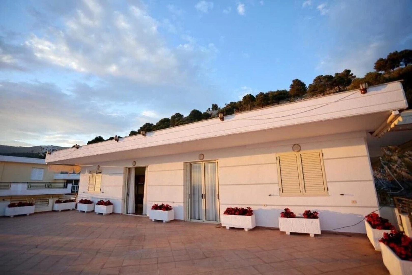 Apartments Flower Residence