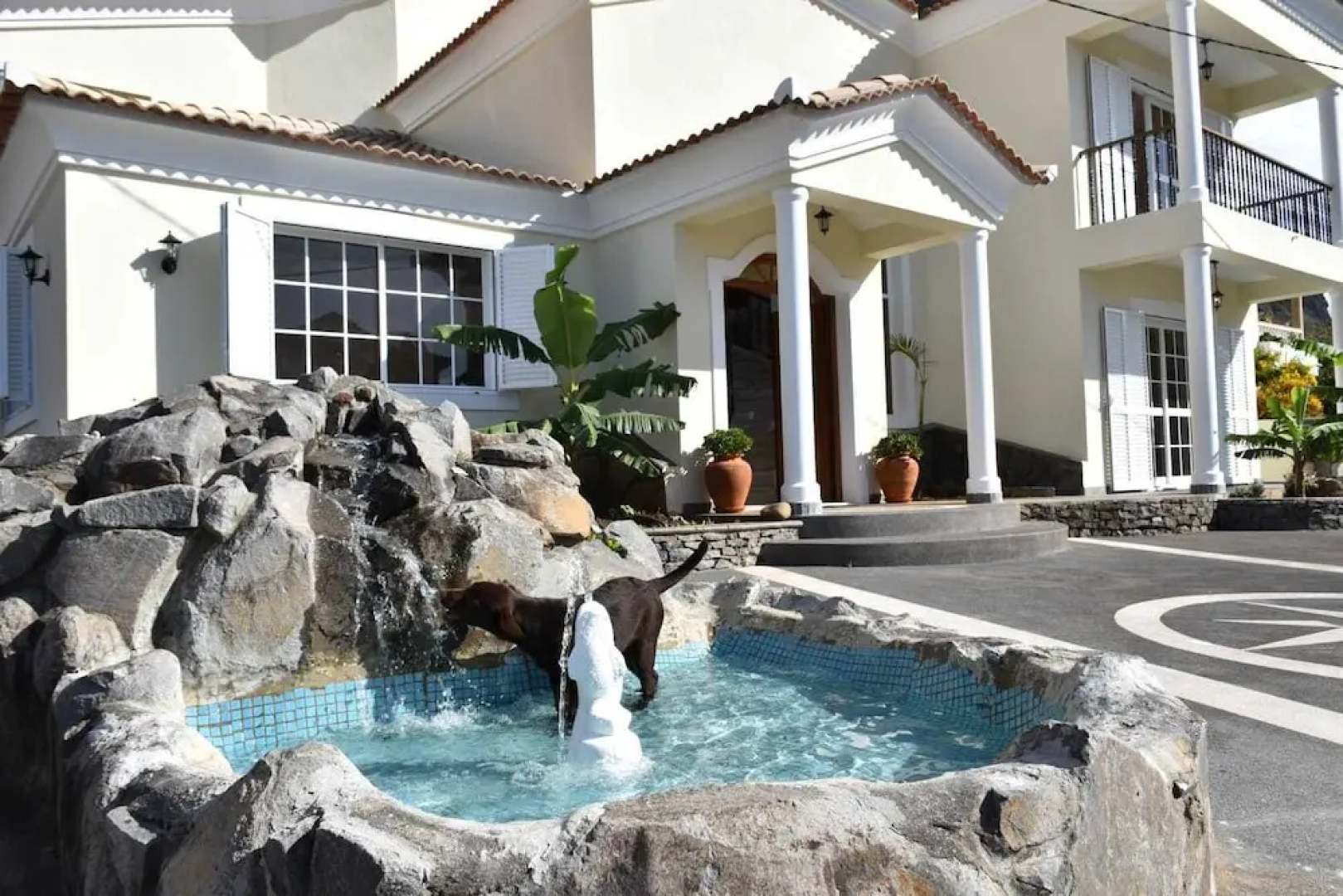 Mansion Almond