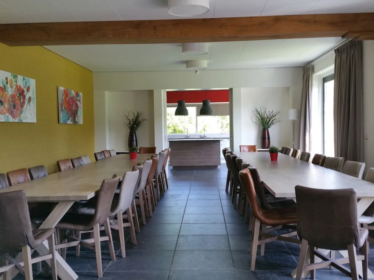 Beautiful group accommodation with facilities near the sea