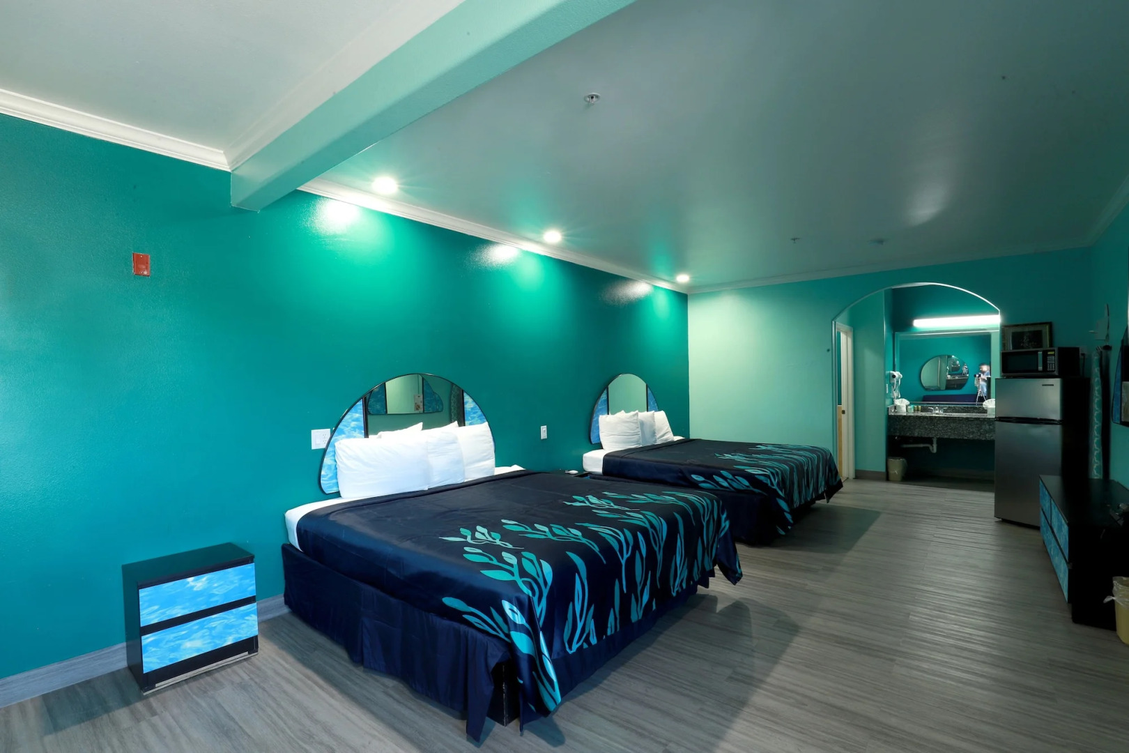 Scottish Inn & Suites