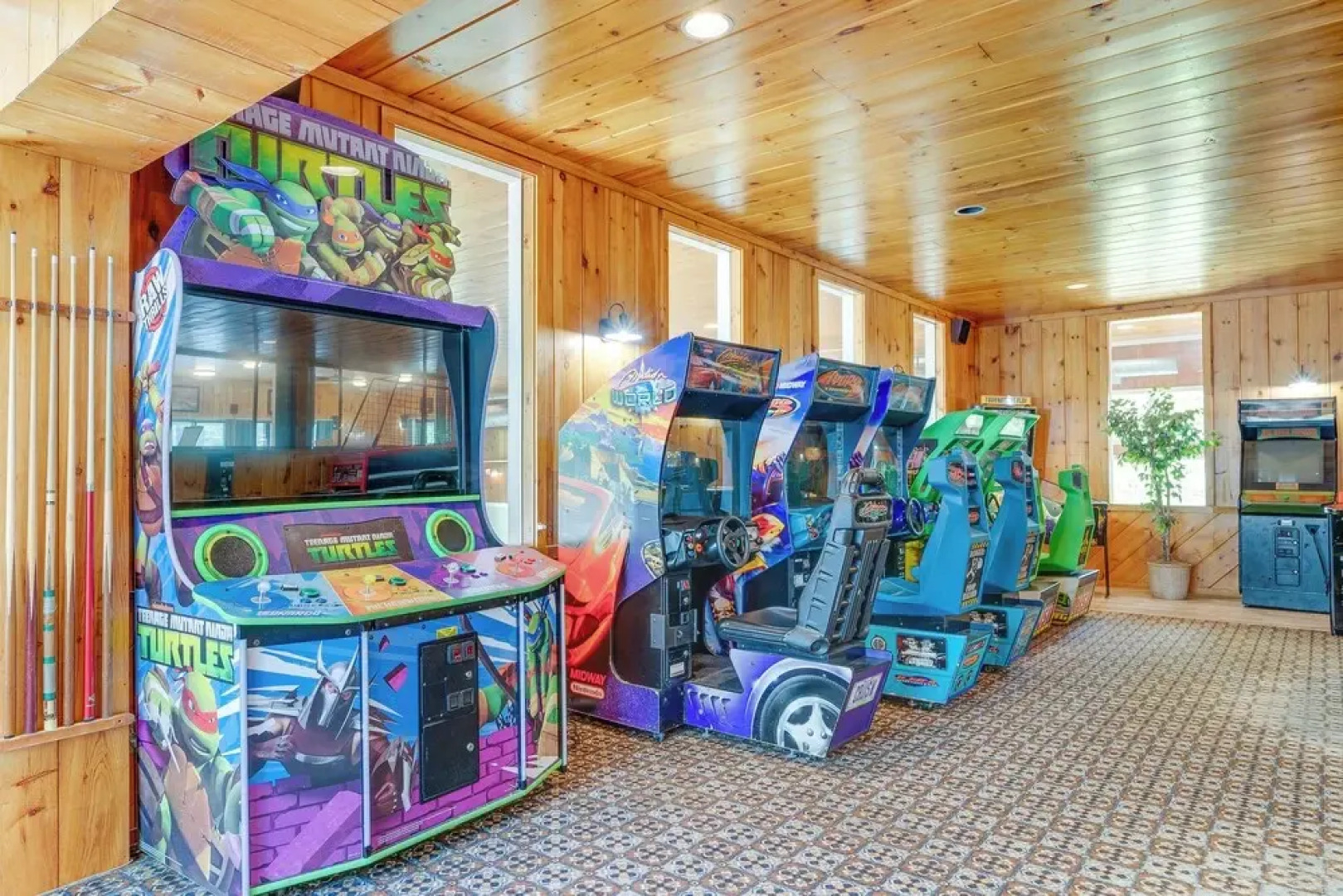 Inviting Bartlett Condo: 1 Mi to Attitash Mountain