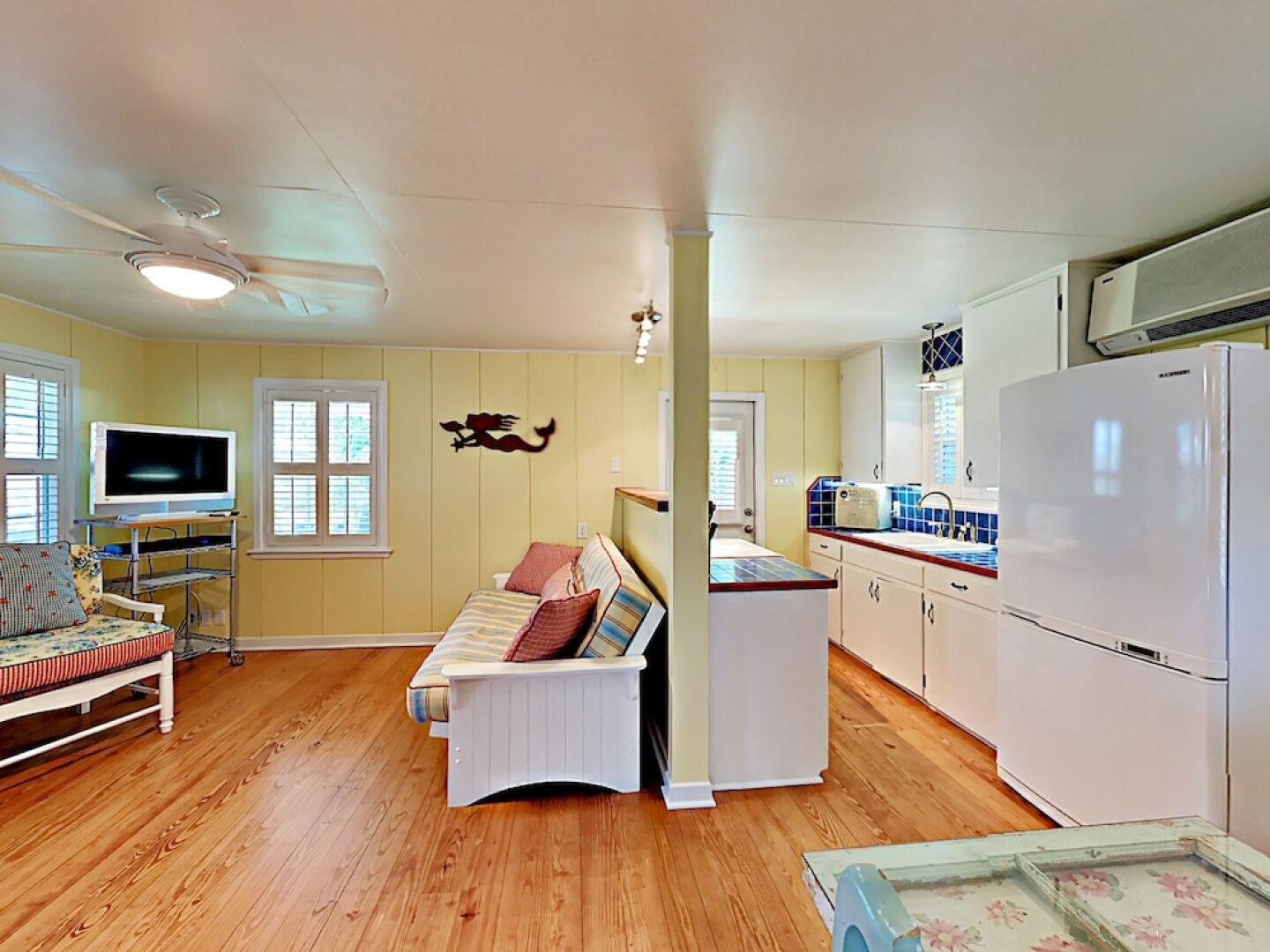 Breezy Cottage - One Bedroom Home