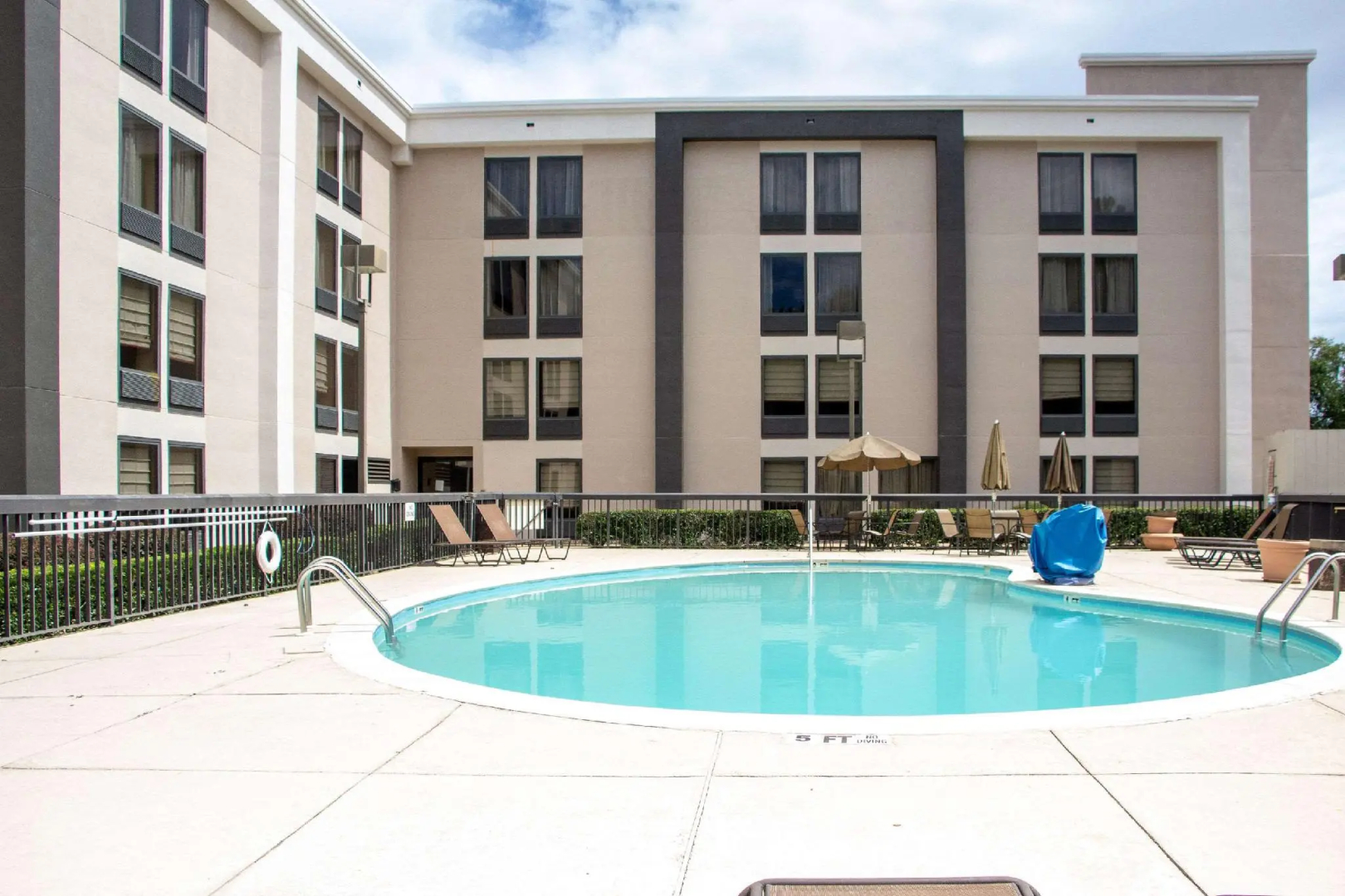 Spark by Hilton Atlanta Airport South College Park