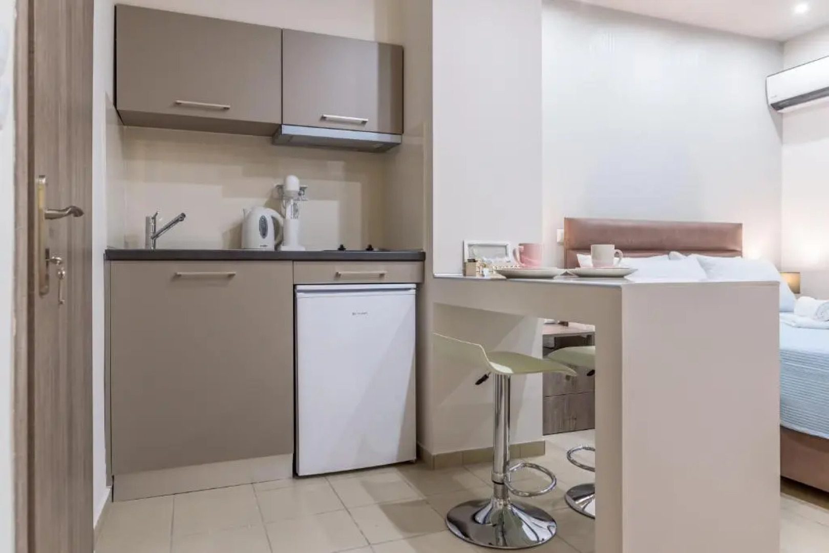 Sergios Apartments 3