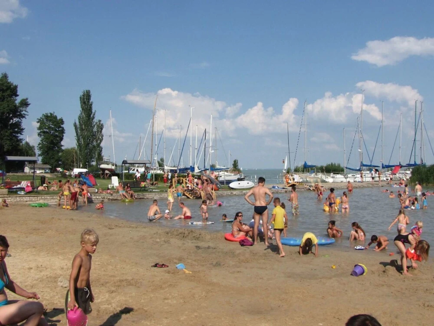 Balatontourist F red Balatonf red