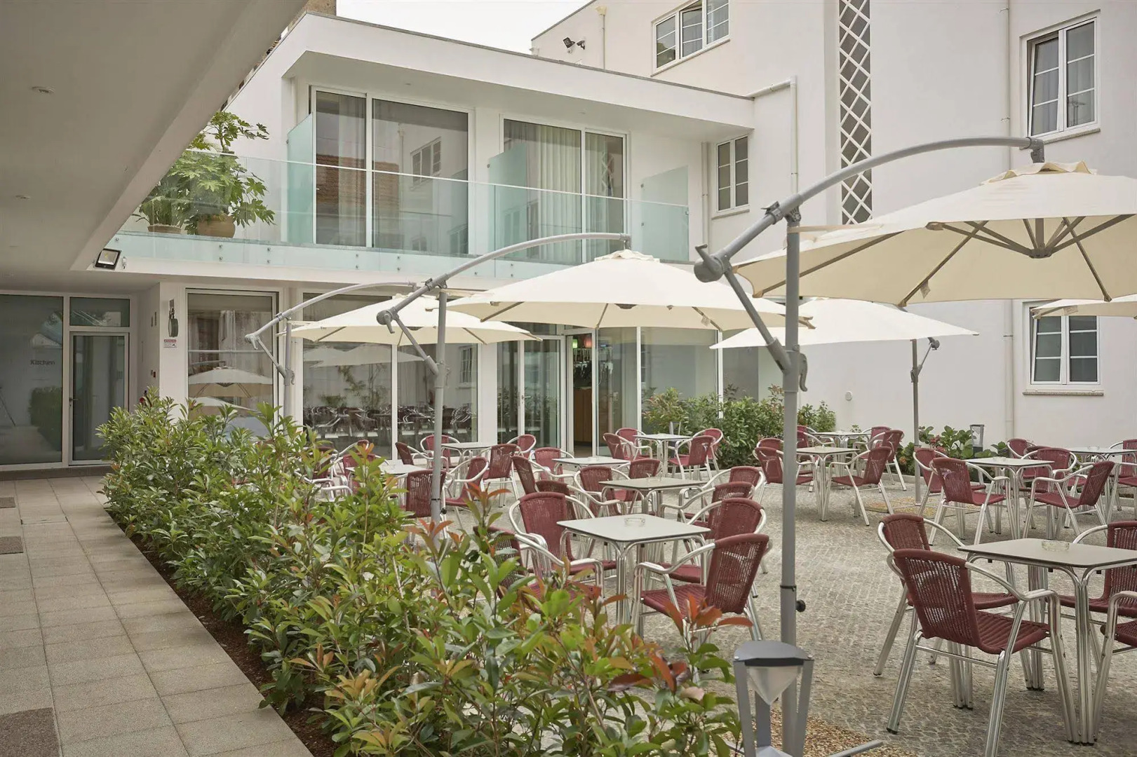 Welcome In - Suites & Hostel