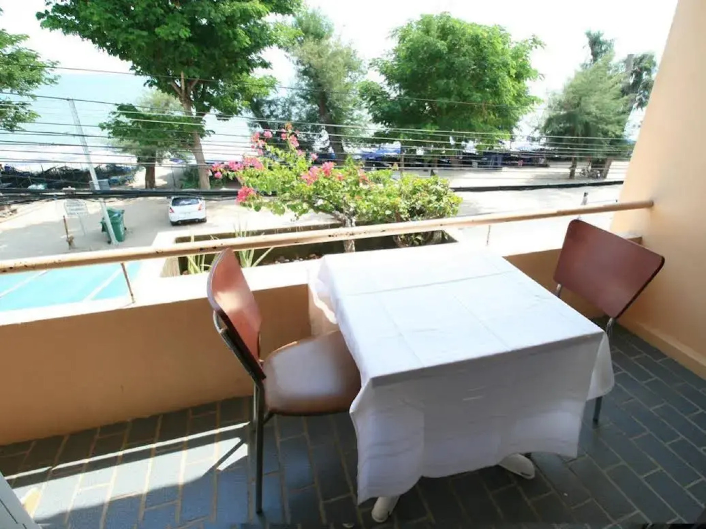 Beachfront Hotel Cha Am