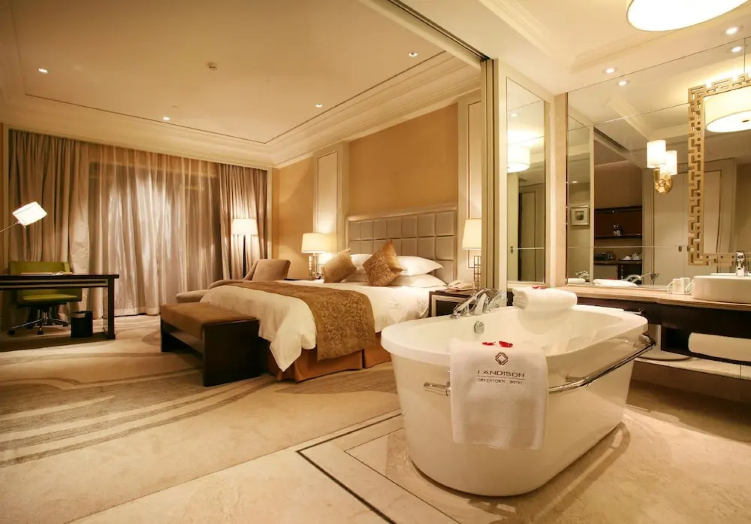 Landison Hotel Xinchang