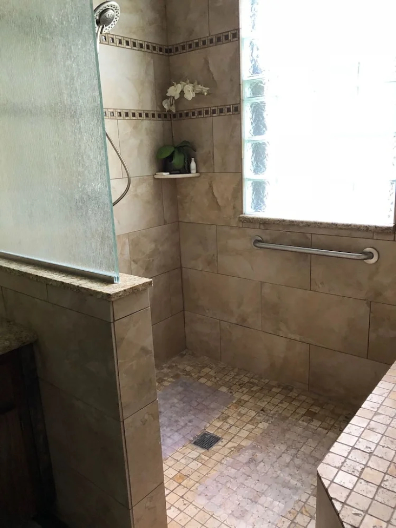 Twelve Oaks Hill Country Inn
