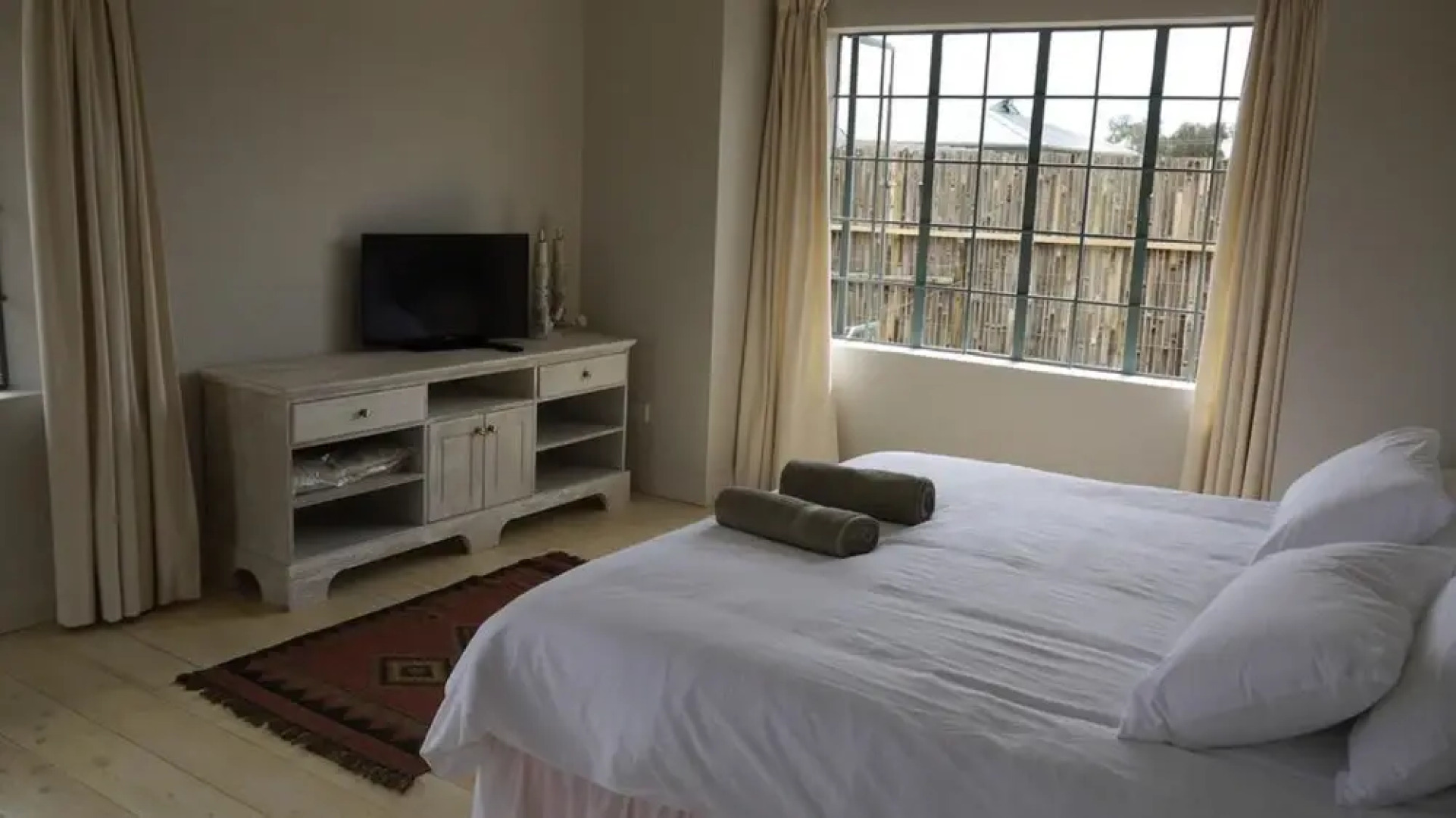 Soames Hotel & Jack's Bar