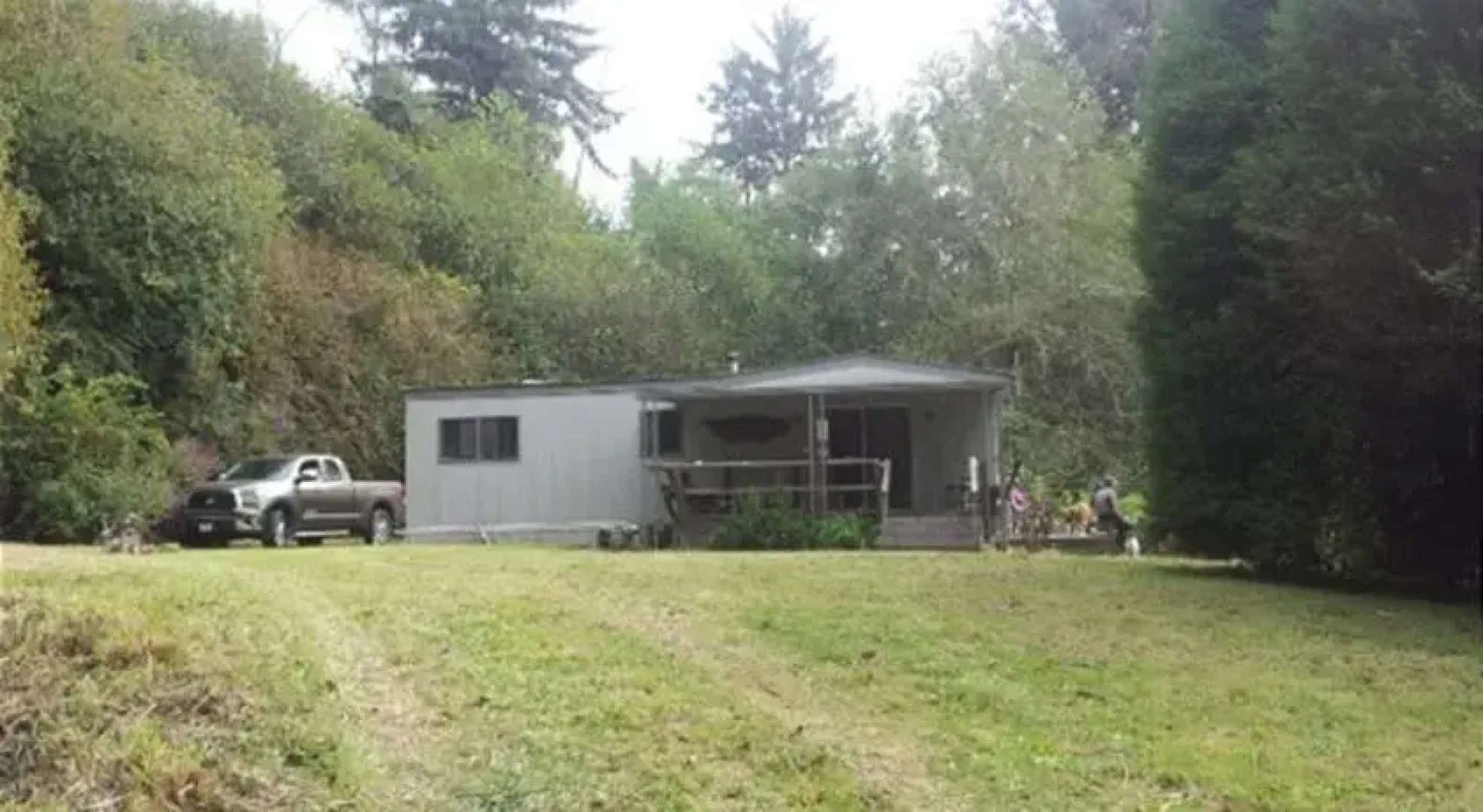 RedAwning 1960s Classic Mobile Cabin