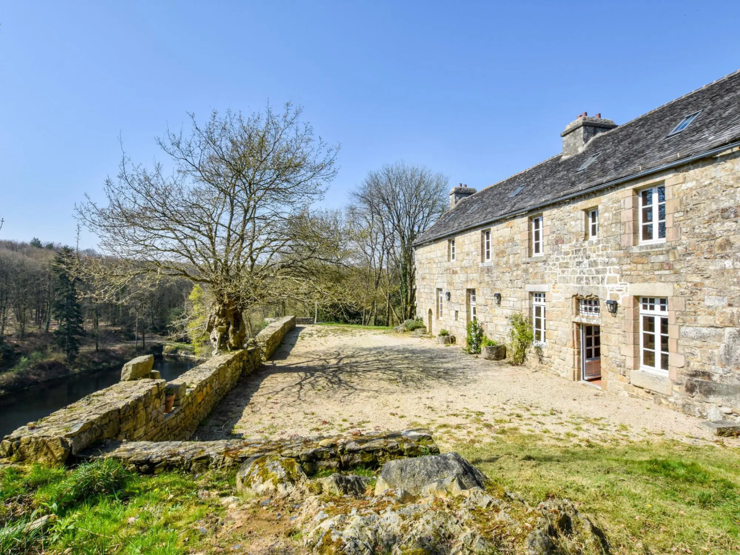 Heritage Mansion in Brittany with Terrace