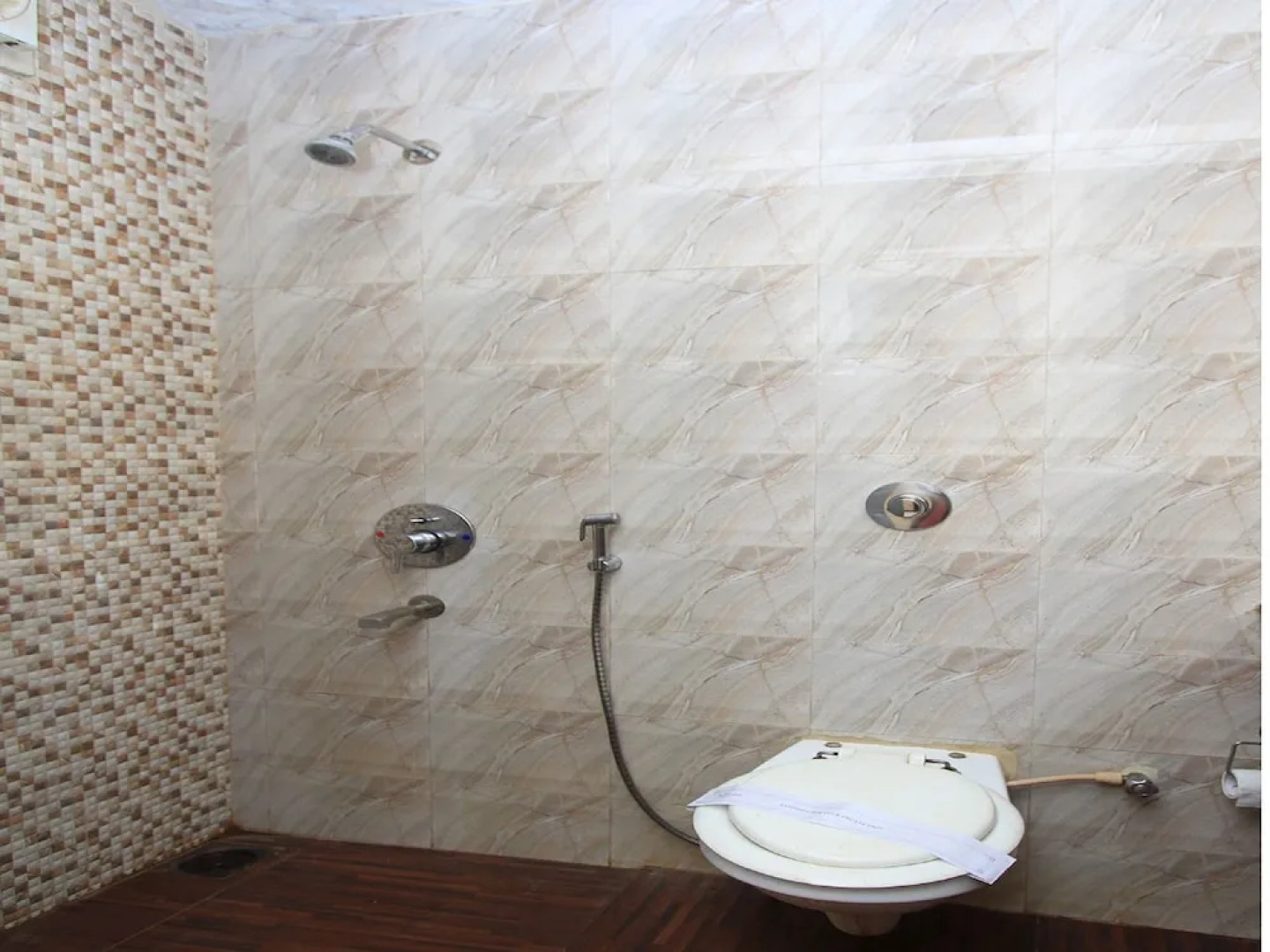 OYO 22528 Hotel Travel Inn