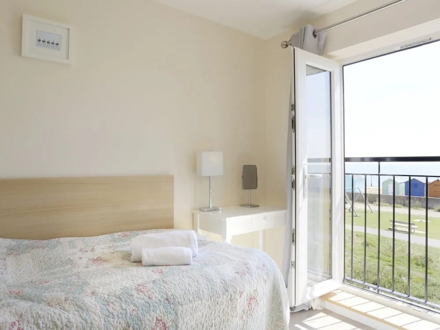 Modernly Furnished Holiday Home With Balcony, Near Felixstowe Beach