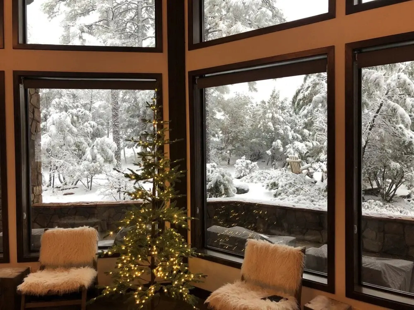 At Whispering Pines 4 Bedroom Home by RedAwning