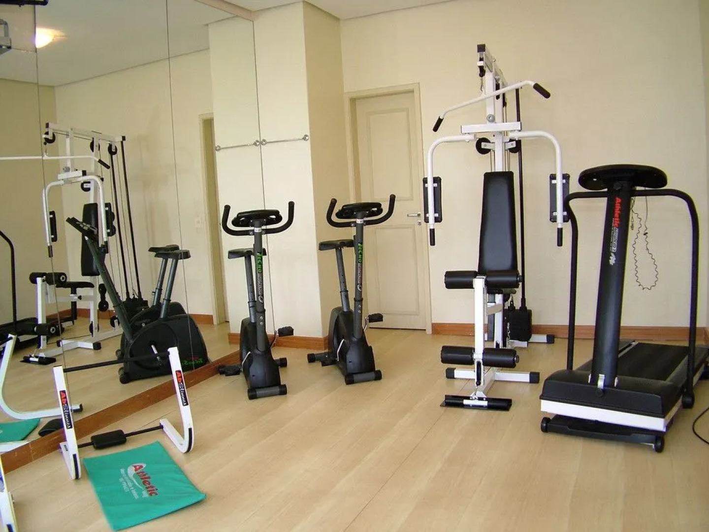 Harbor Regent Suites