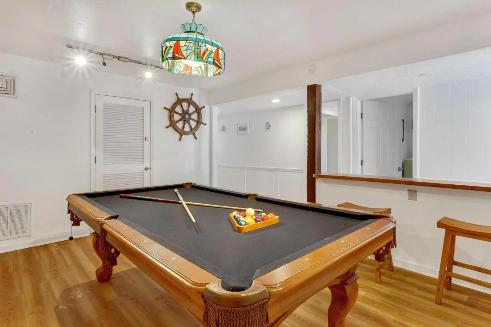 4122 - Blue White Haven