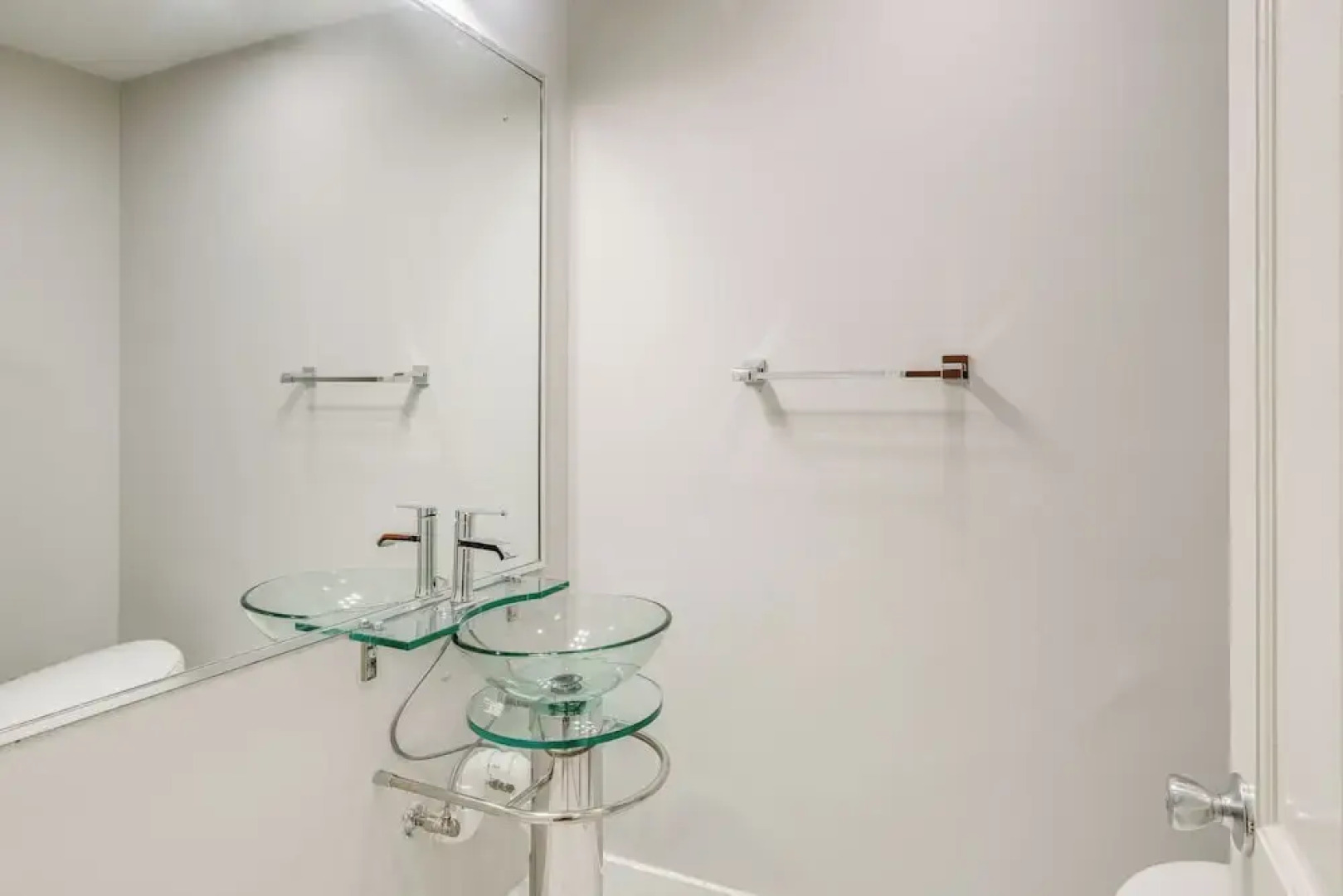 9 Mi to National Mall: Spacious Bethesda Retreat!