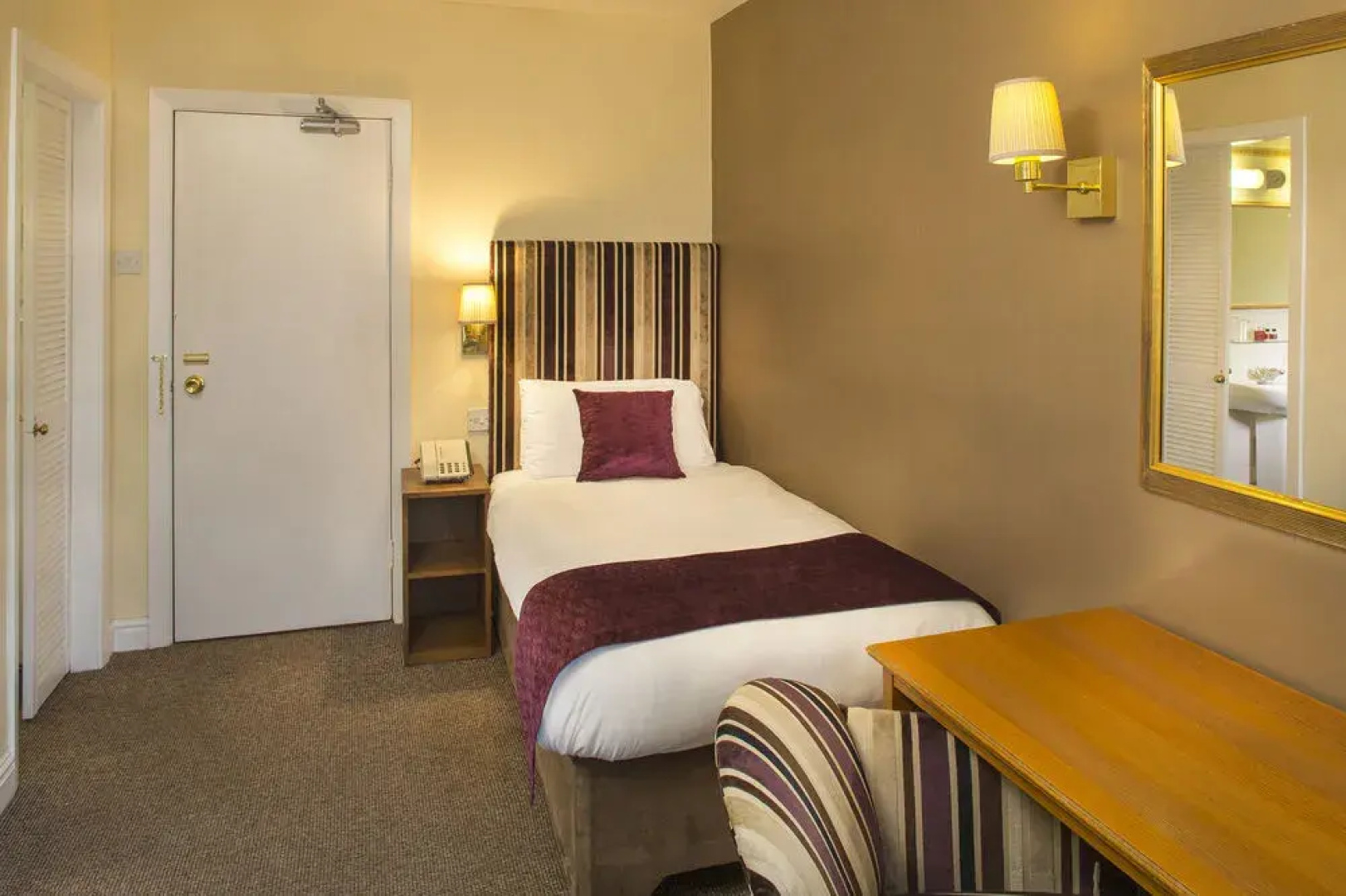 The Hillcrest Hotel, Sure Hotel Collection by Best Western
