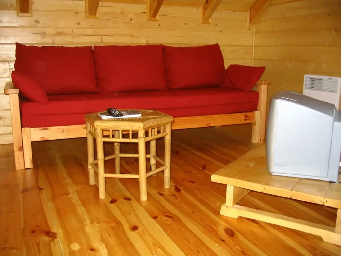 Wooden Chalet Close to Lake