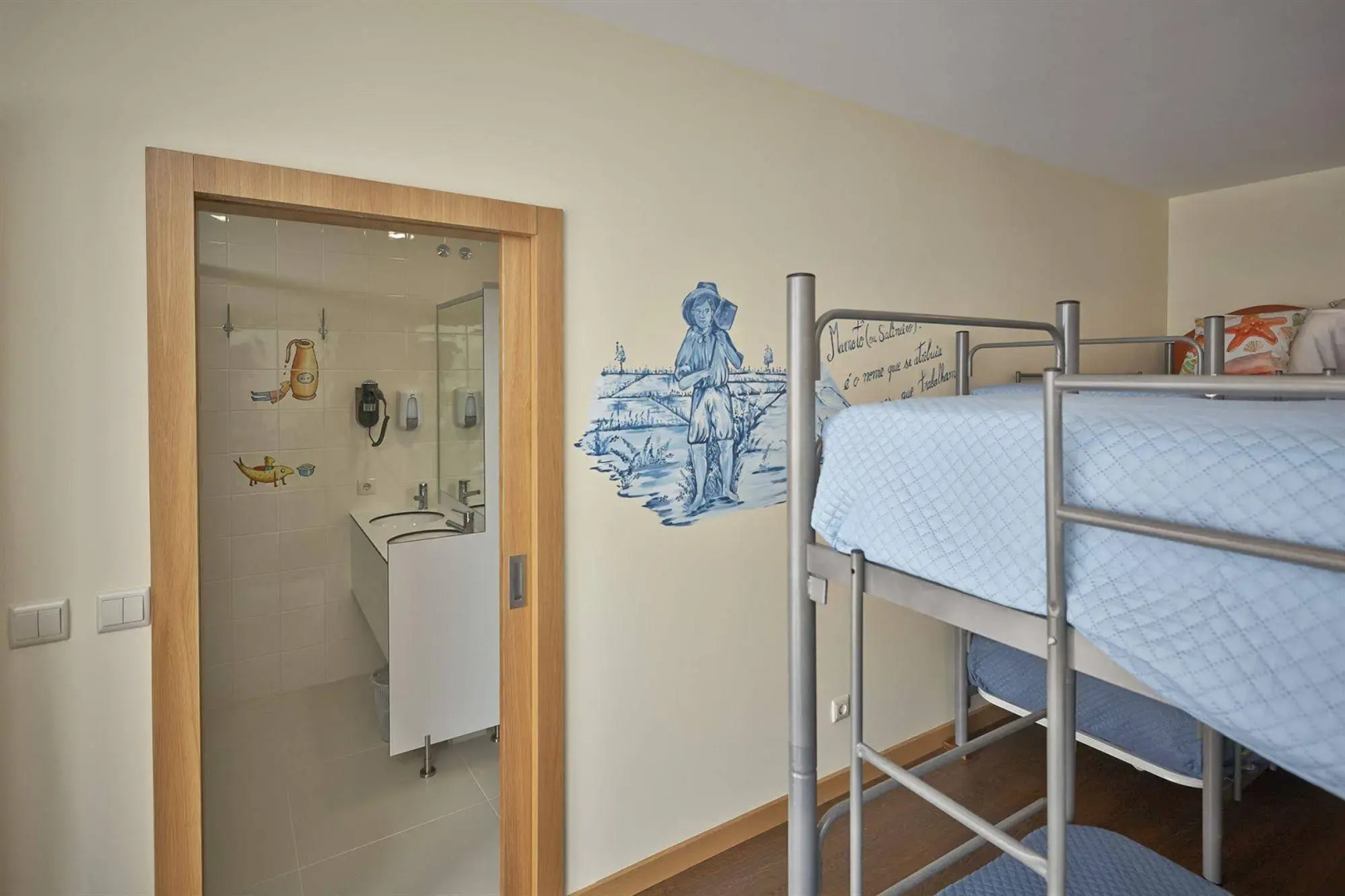 Welcome In - Suites & Hostel