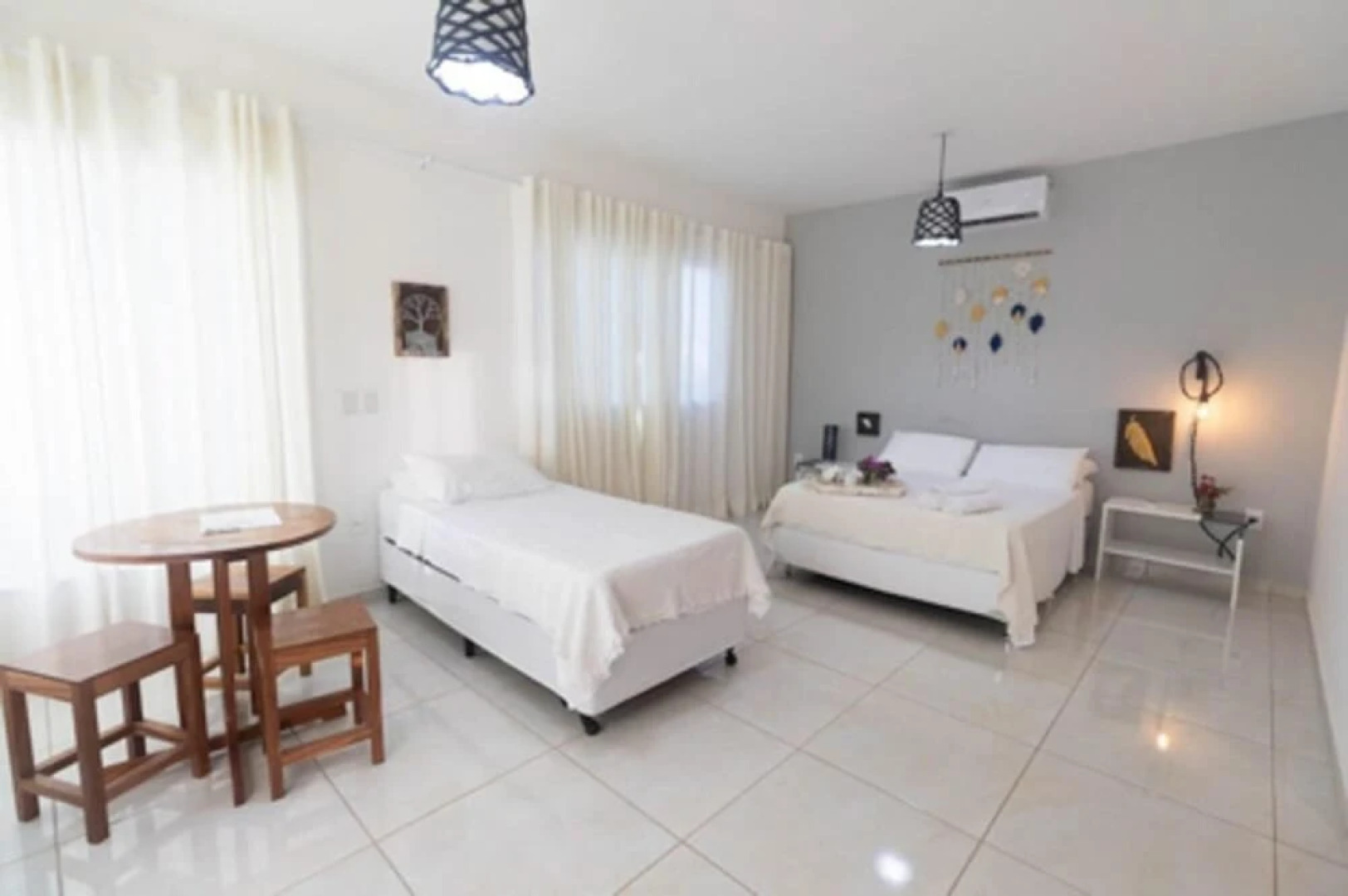 Chal Aconchegante com Vista Jardim em Vila - 02