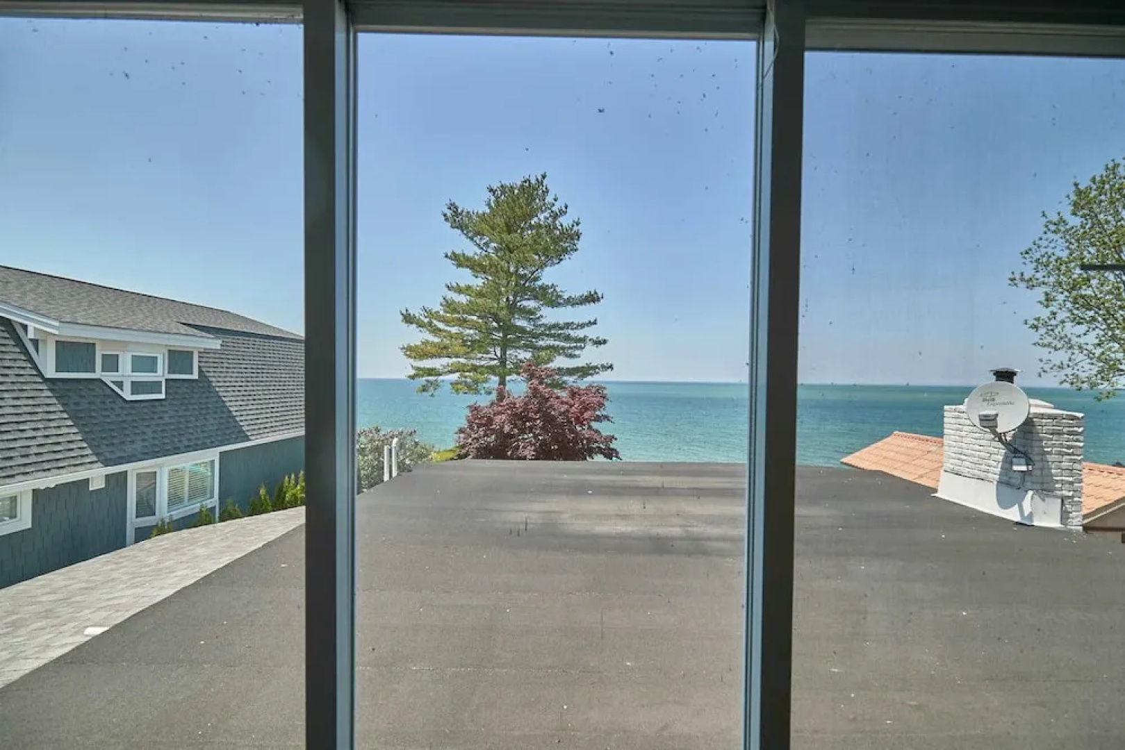Niagara Lakefront Charm