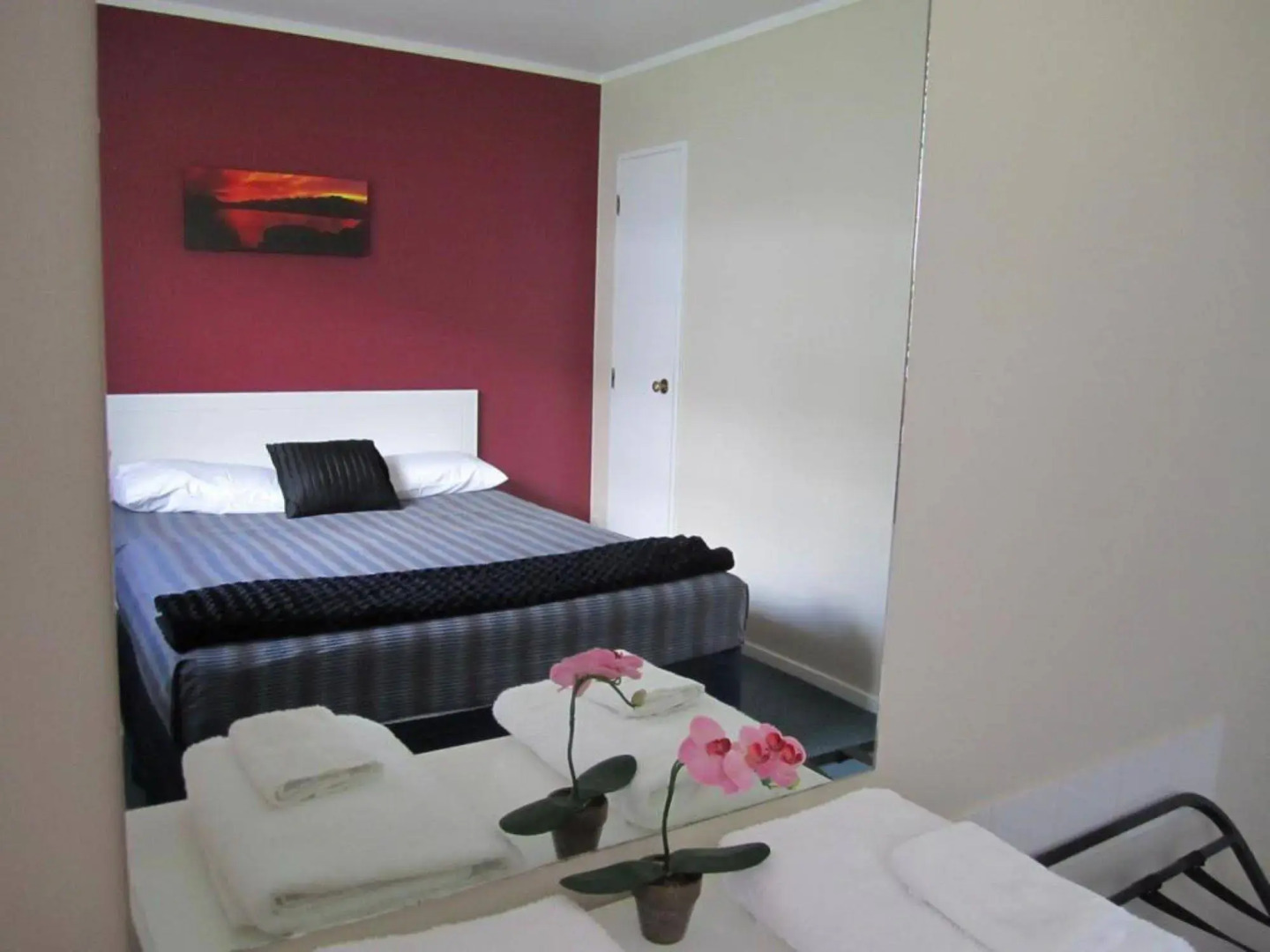 Camellia Court Motel