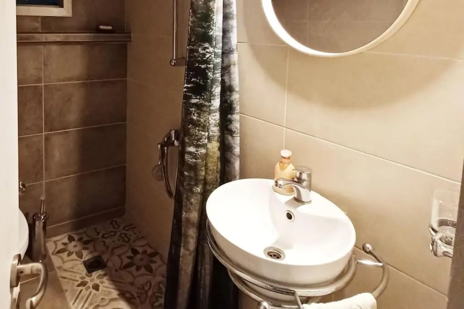 Ευχάριστο εξοχικό σπίτι με κήπο και parking