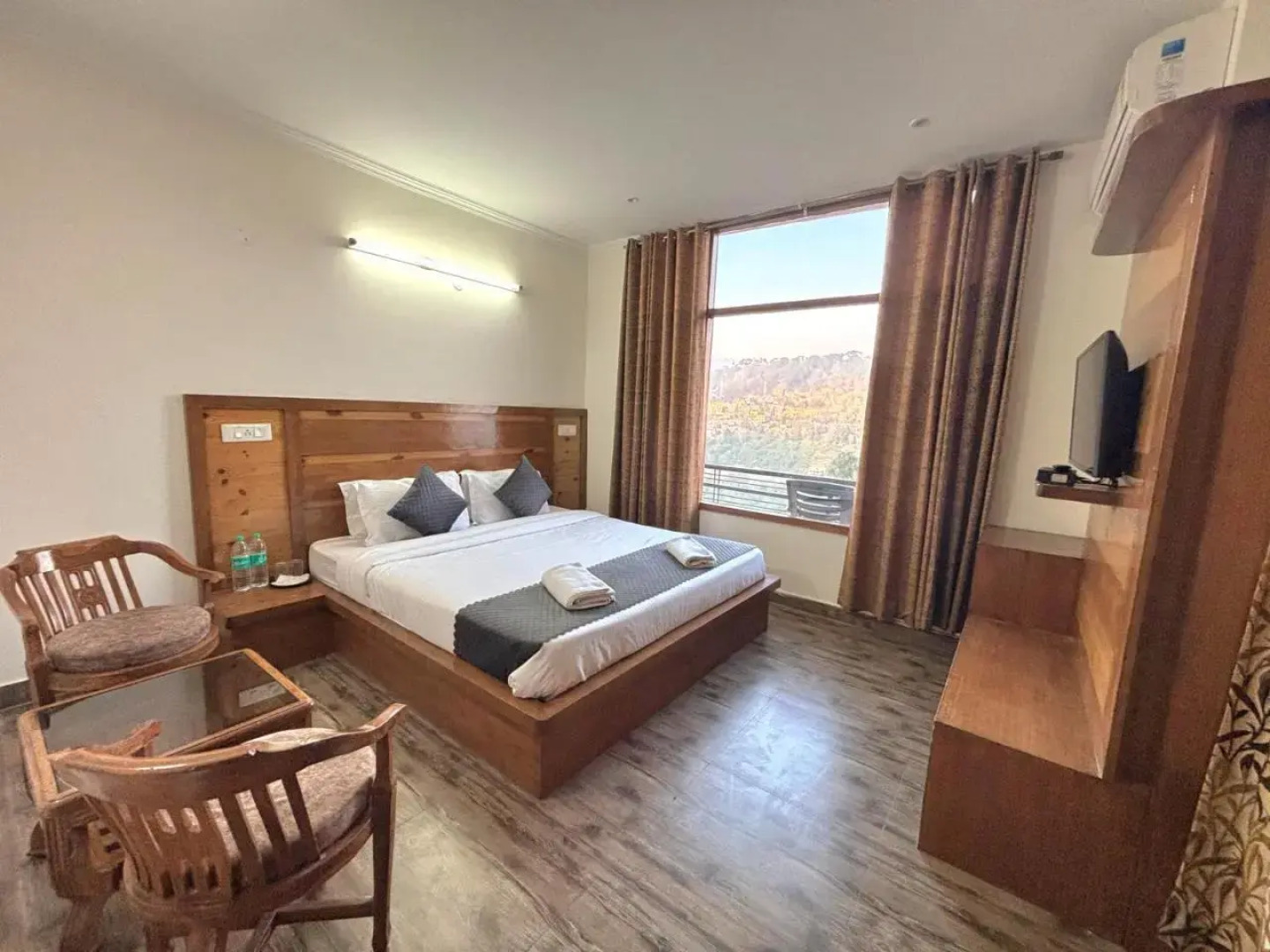 OYO 27648 Kasauli Greens
