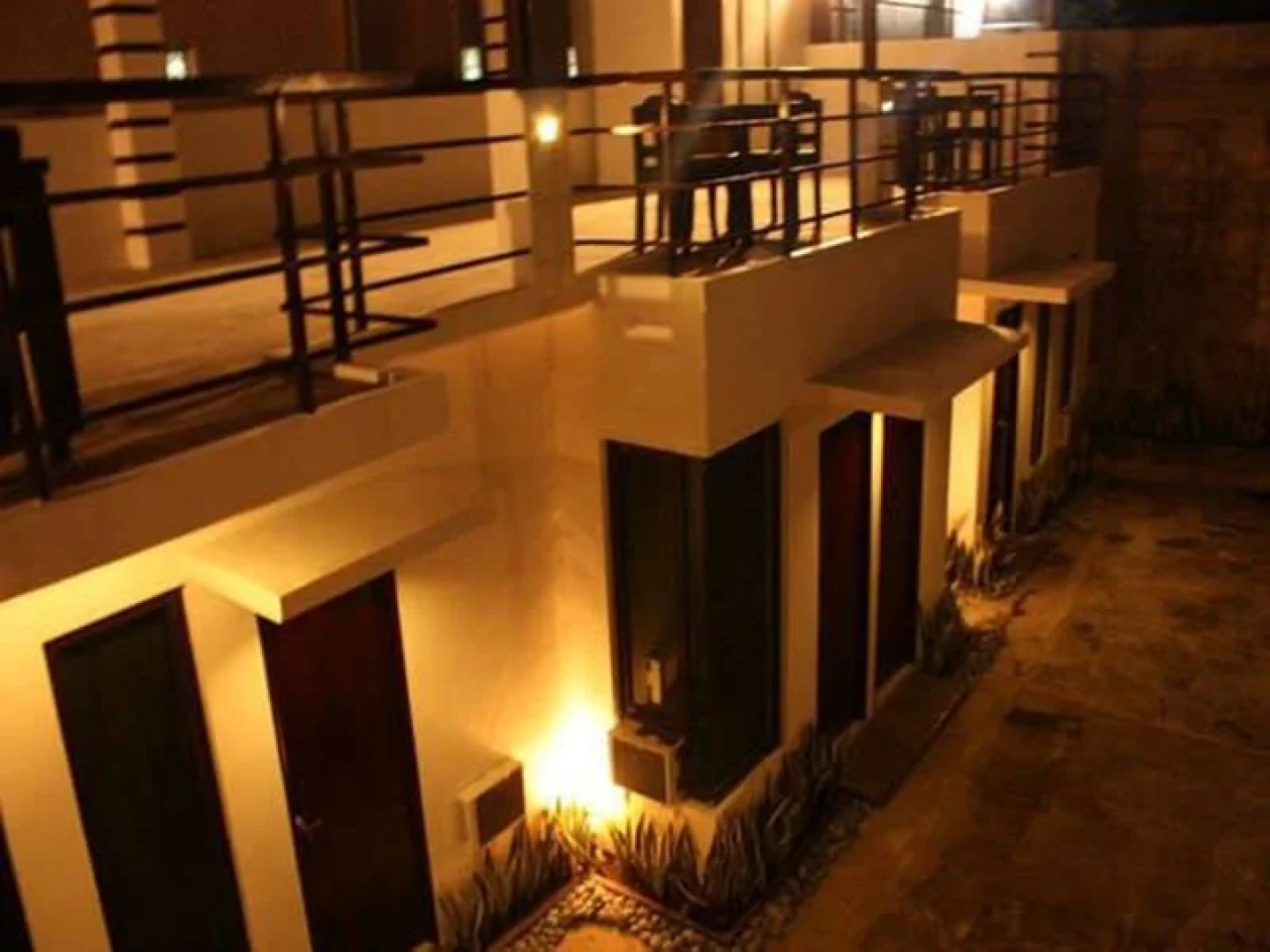 Monti's Place Dine & Bed