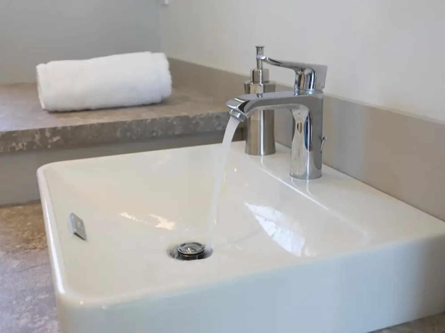 Luxurious Villa Near River in Cesseras