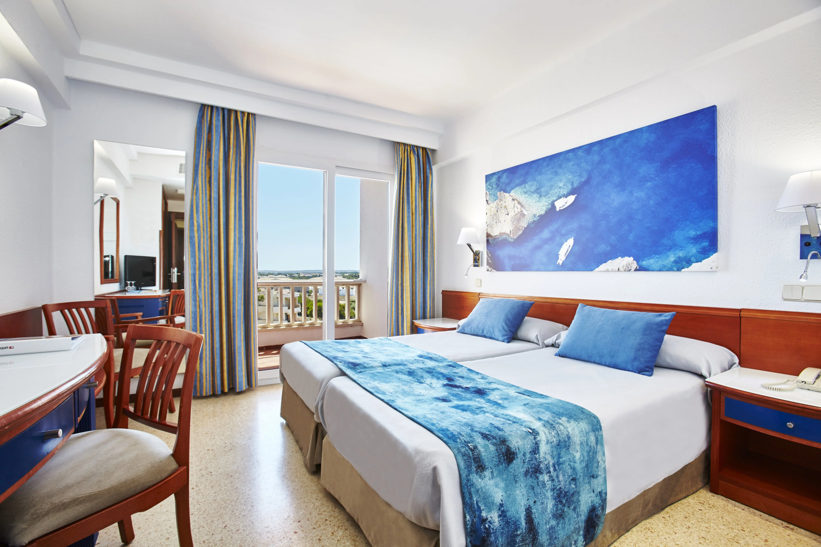 Universal Hotel Romantica