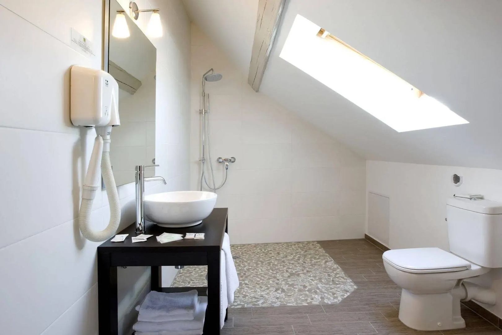 Logis Hôtel Restaurant La Charrue