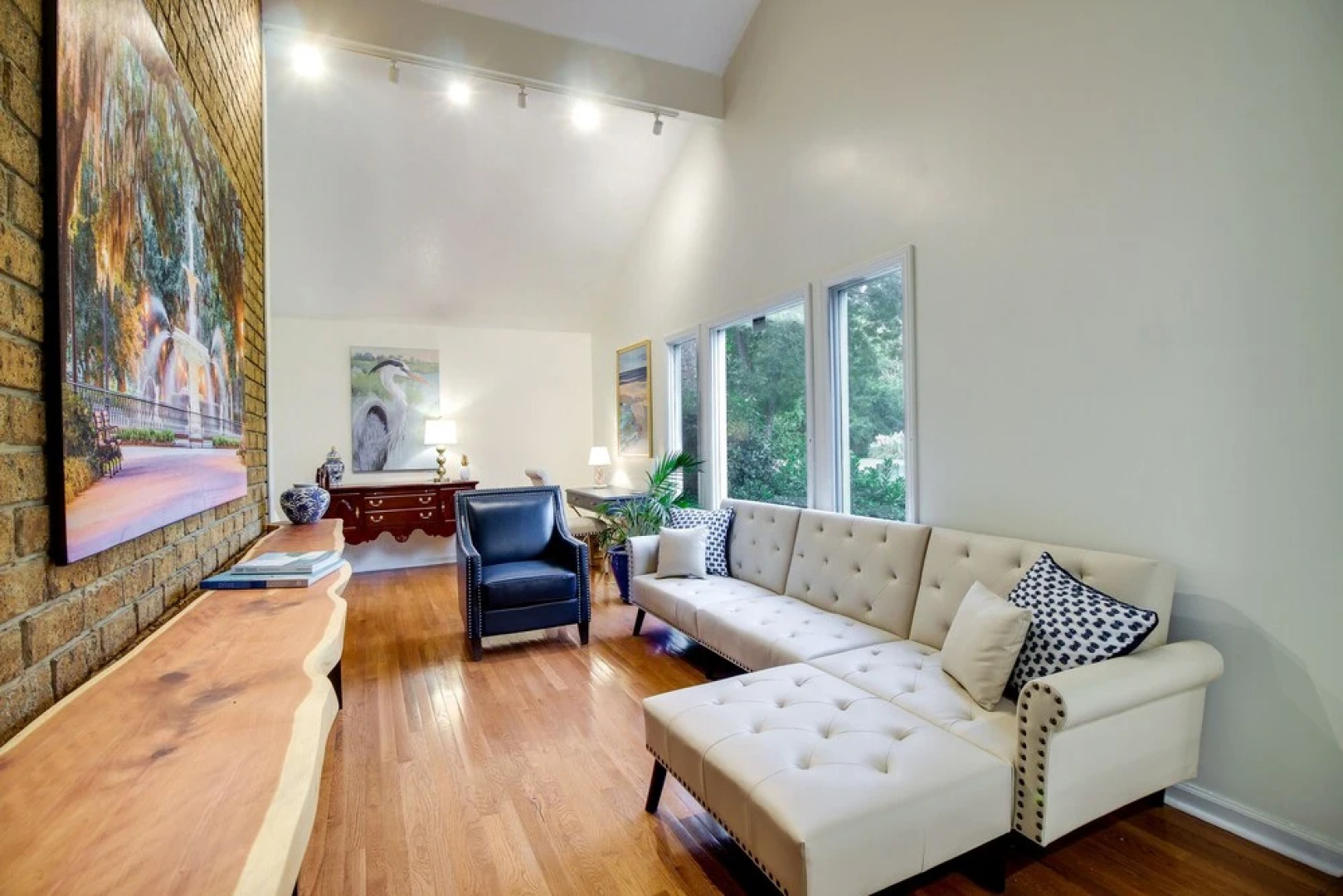 Chic Georgia Abode w/ Lounge Living: Near Beaches!